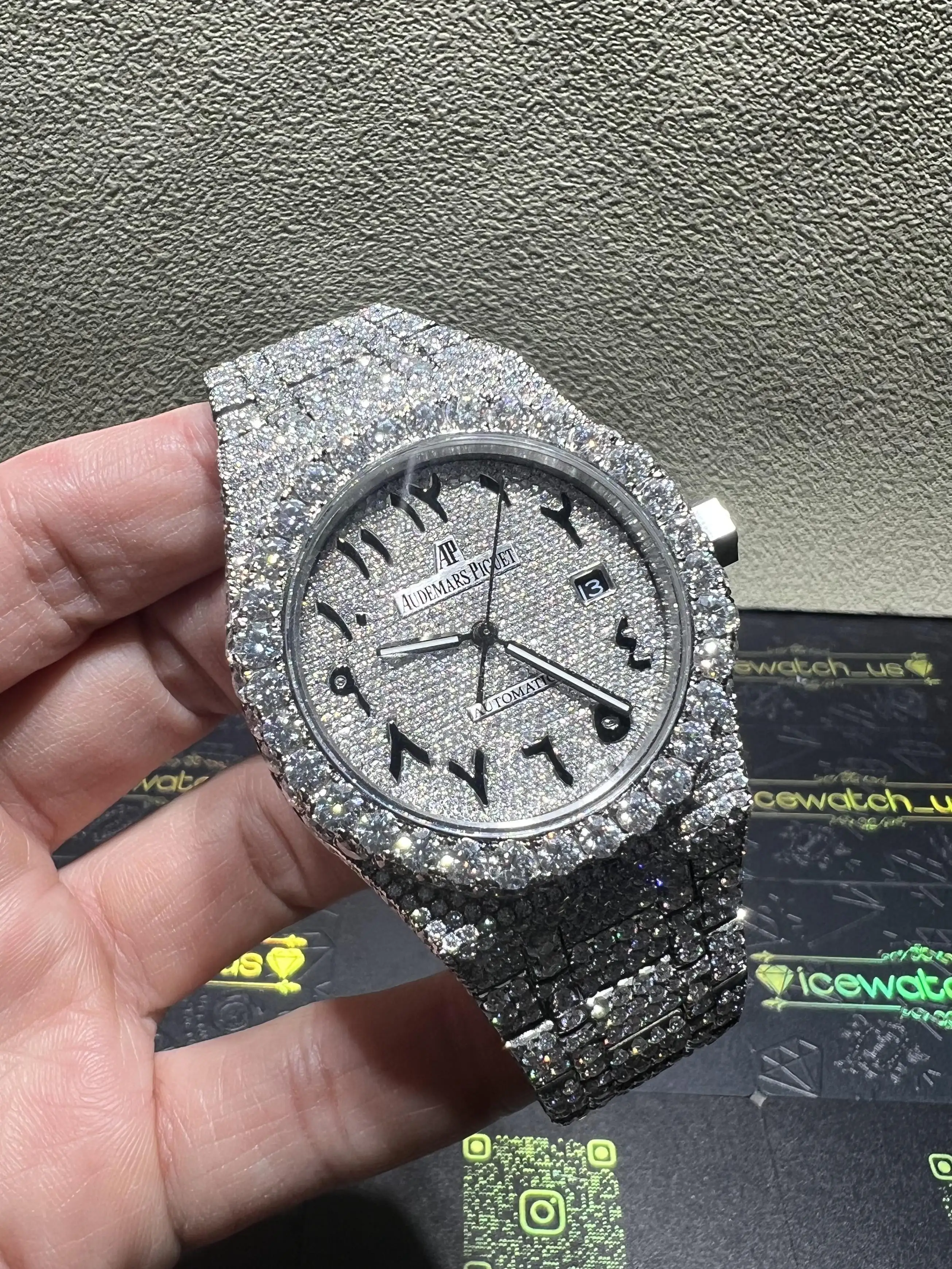 Royal Oak 15400 Icedout Watch with Arabic Dial D1147519237 — view 2