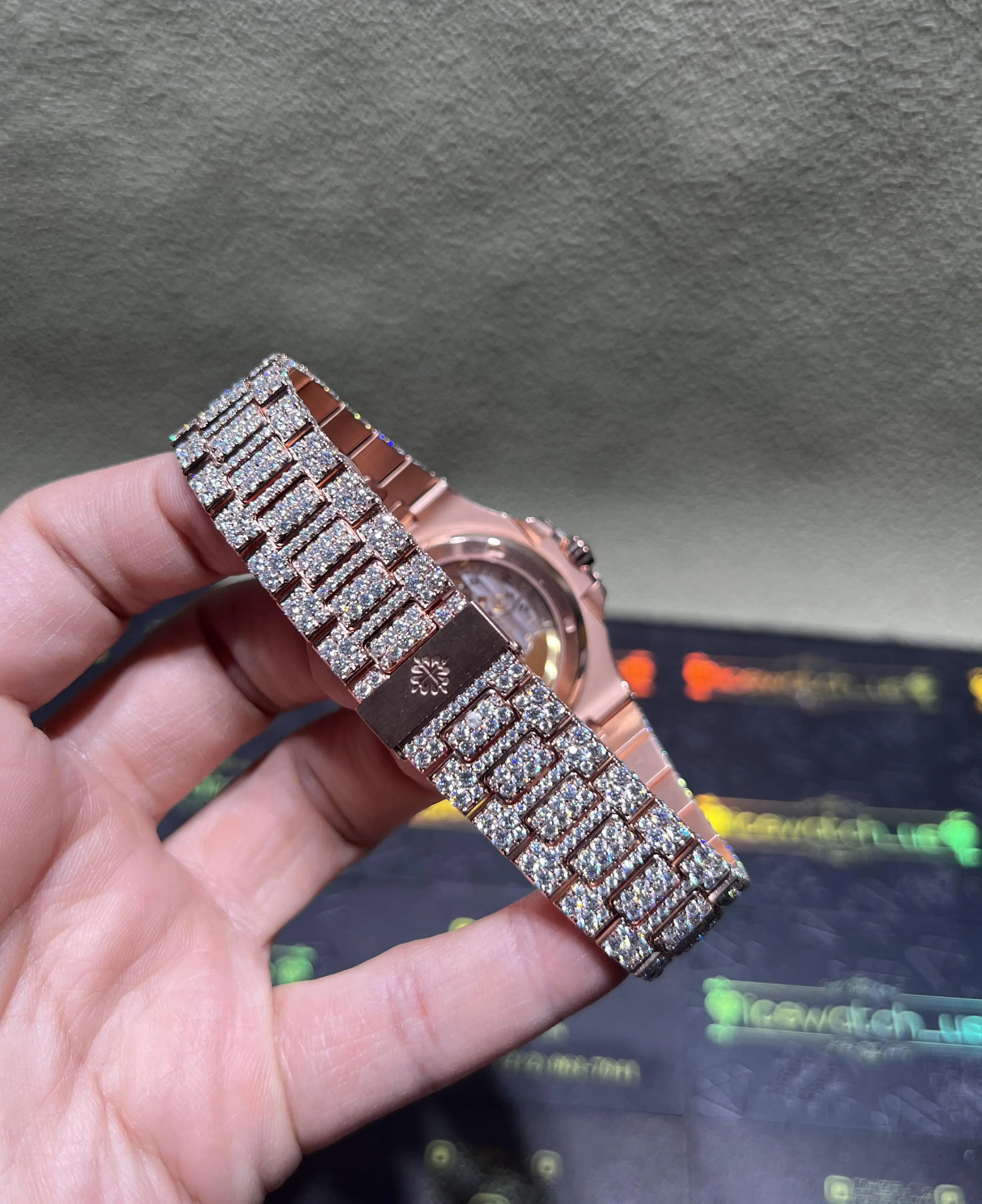 Nautilus 5711 Icedout Rose Gold Watch D1147519239 — view 7