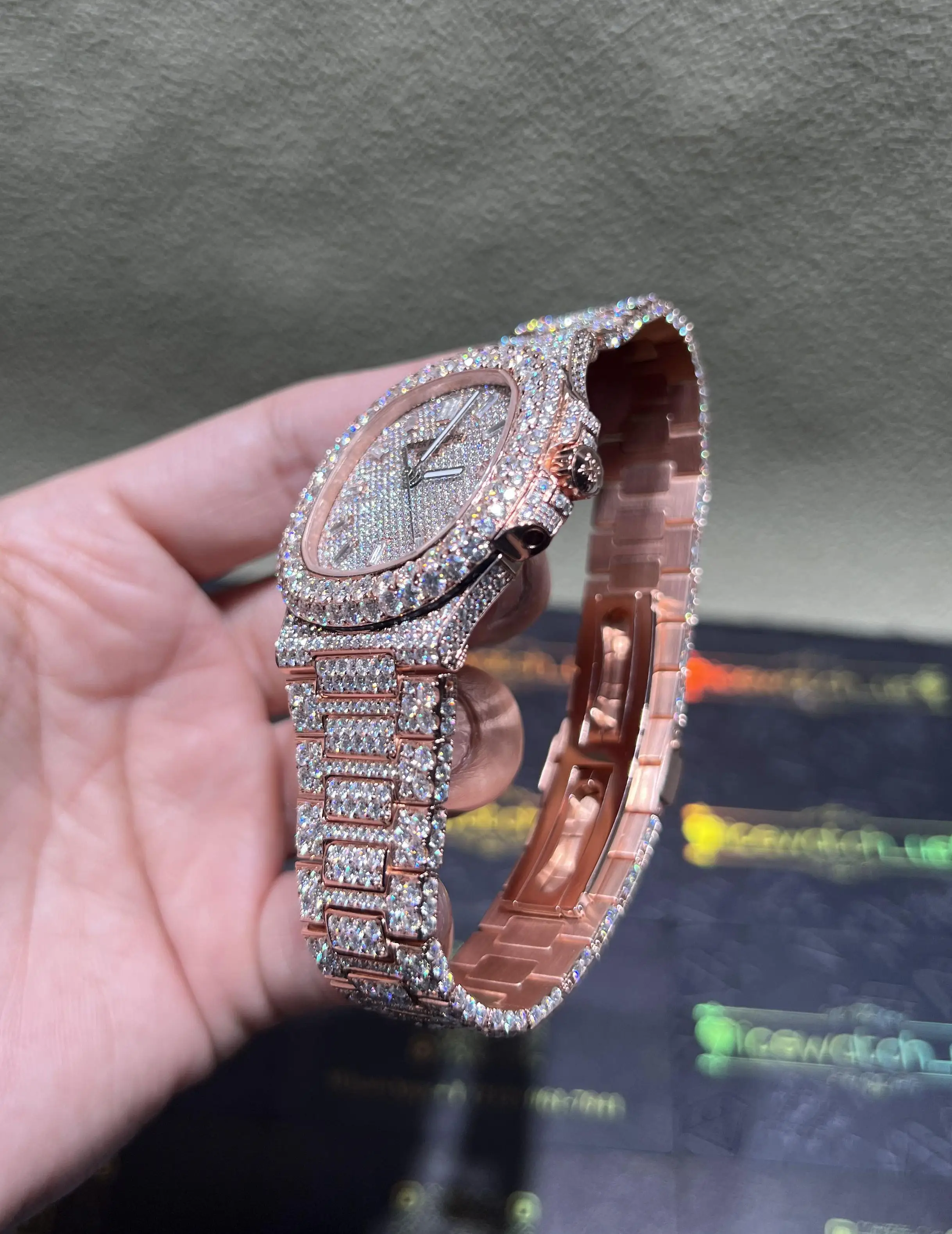 Nautilus 5711 Icedout Rose Gold Watch D1147519239 — view 4