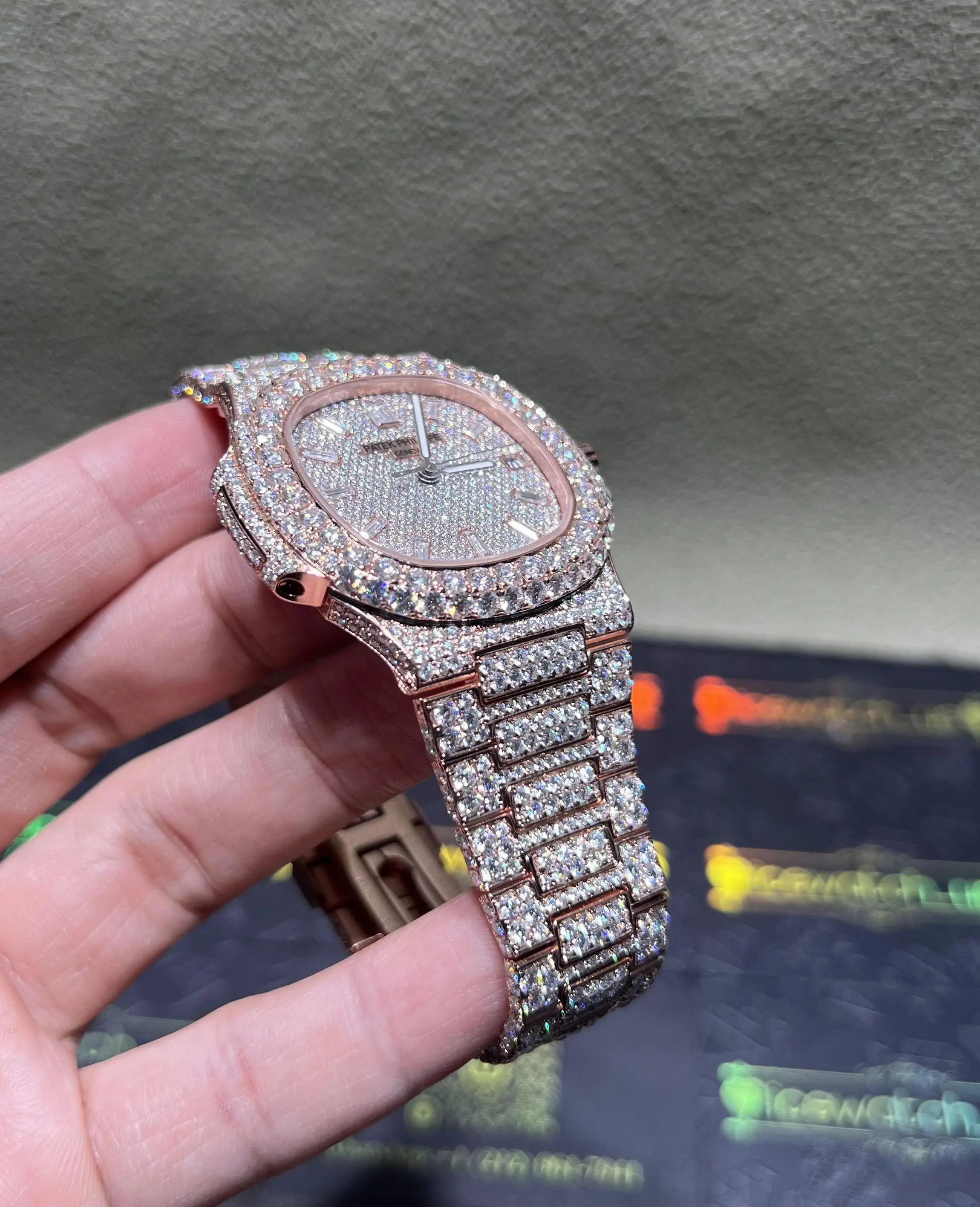 Nautilus 5711 Icedout Rose Gold Watch D1147519239 — view 3