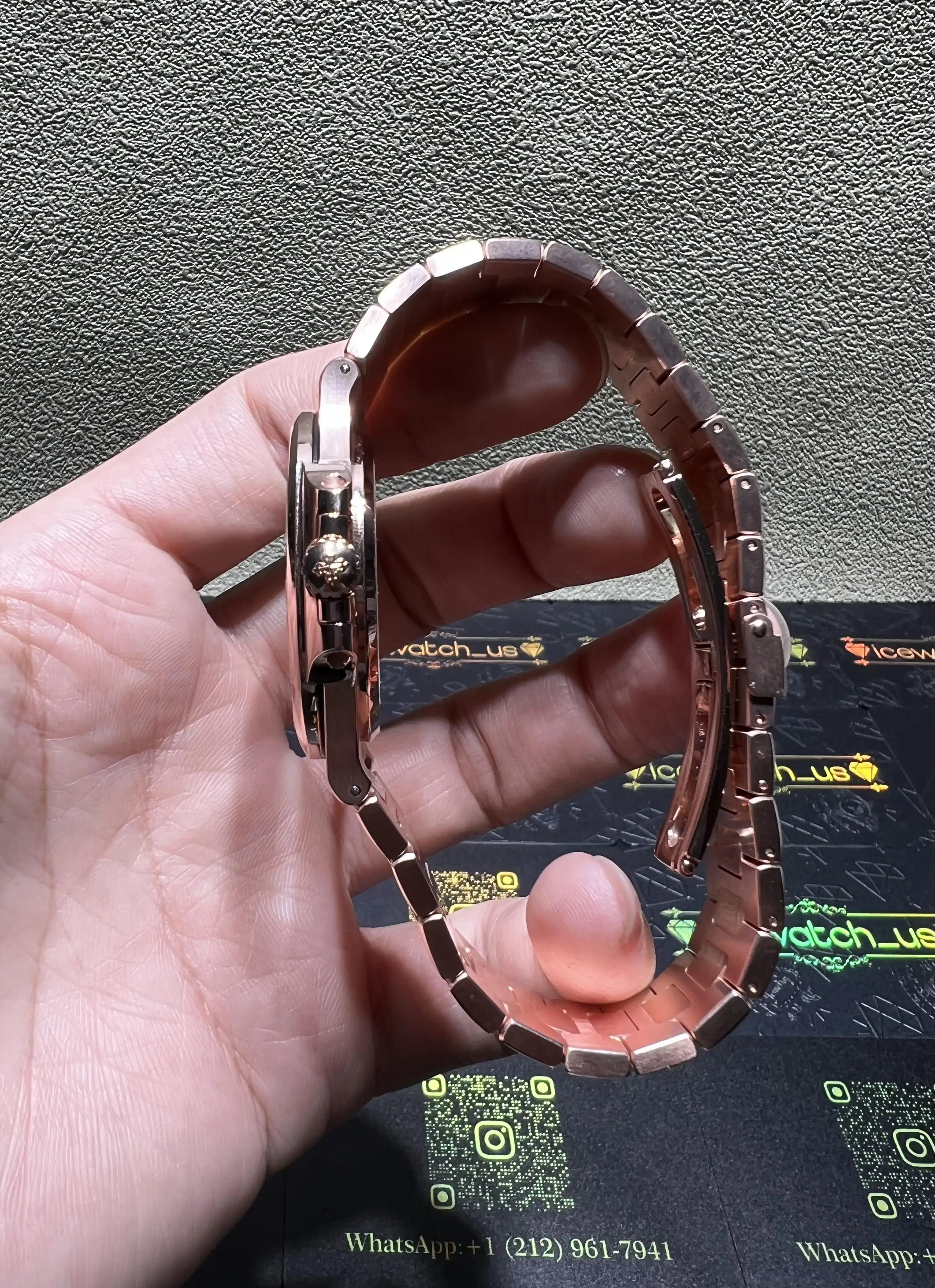 Nautilus 5711 Rose Gold Watch with Baguette Bezel D742519242 — view 5