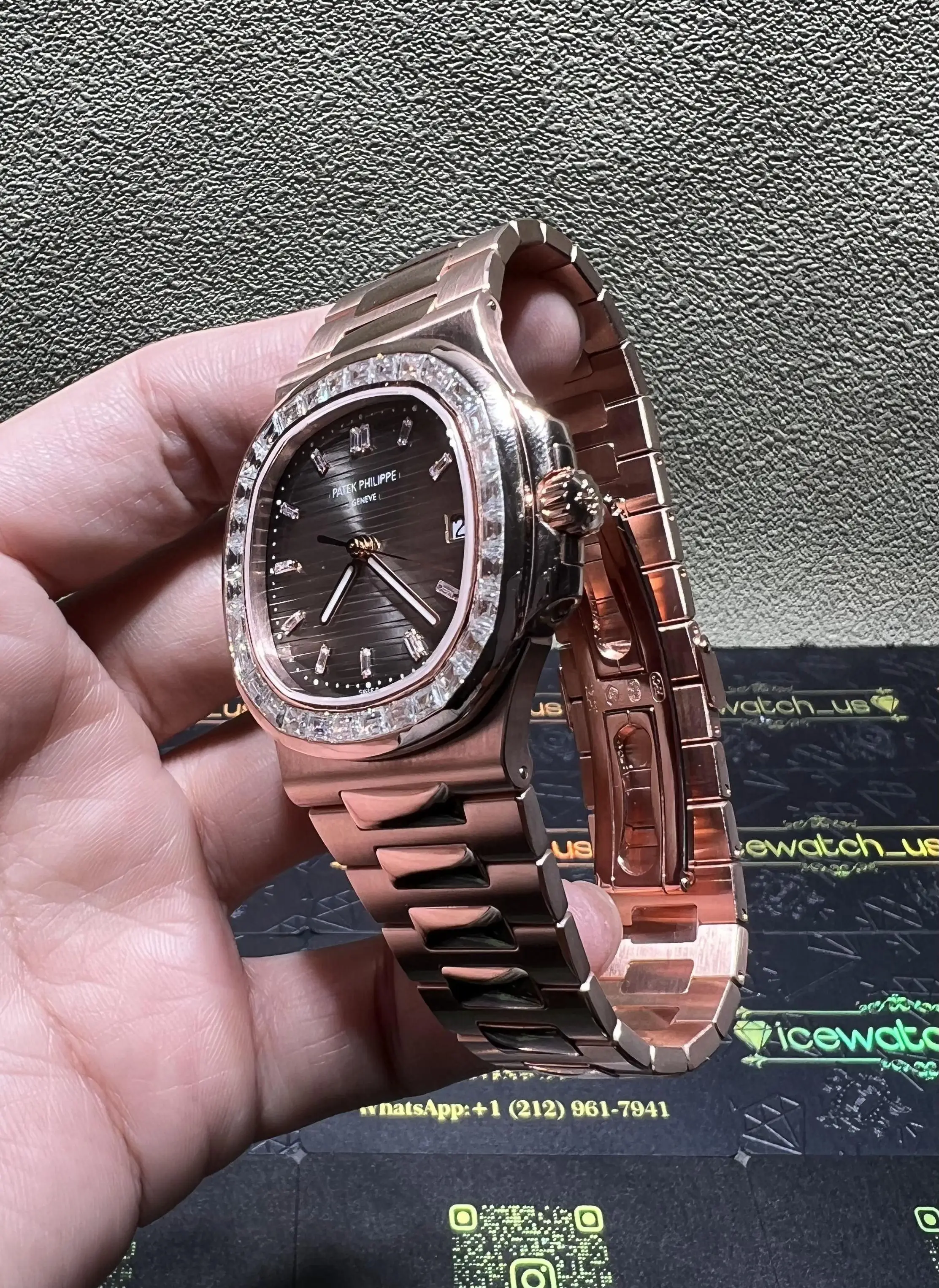 Nautilus 5711 Rose Gold Watch with Baguette Bezel D742519242 — view 4