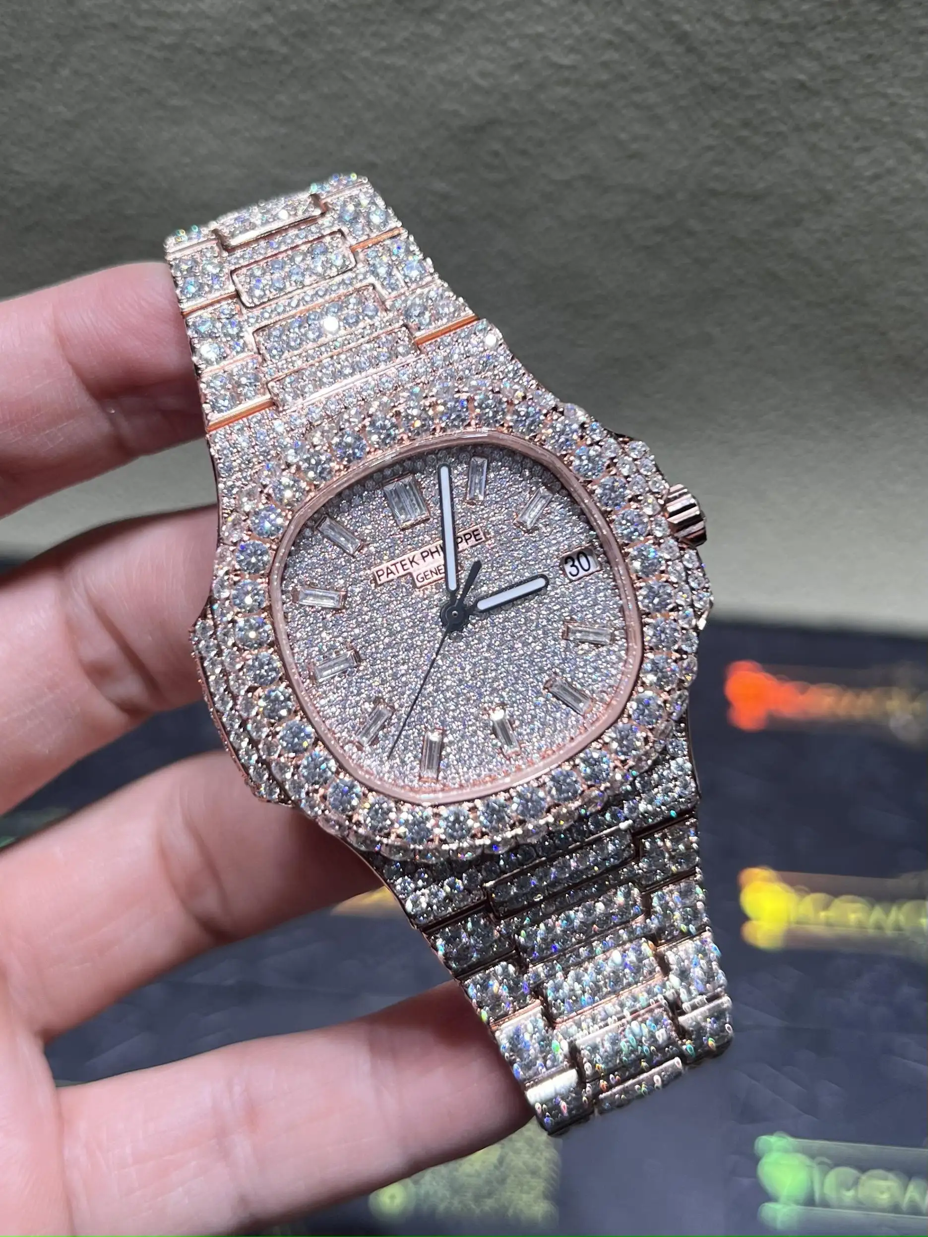 Nautilus 5711 Icedout Rose Gold Watch D1147519239 — view 2