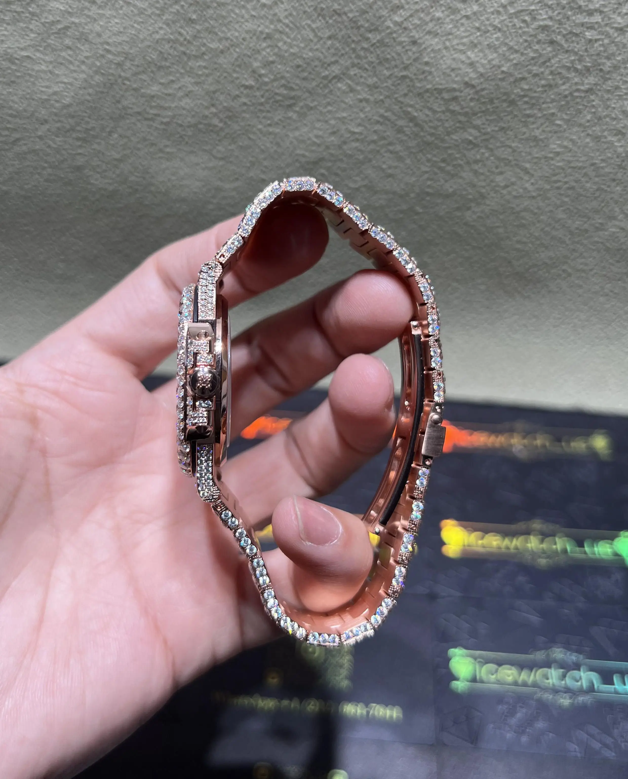 Nautilus 5711 Icedout Rose Gold Watch D1147519239 — view 5