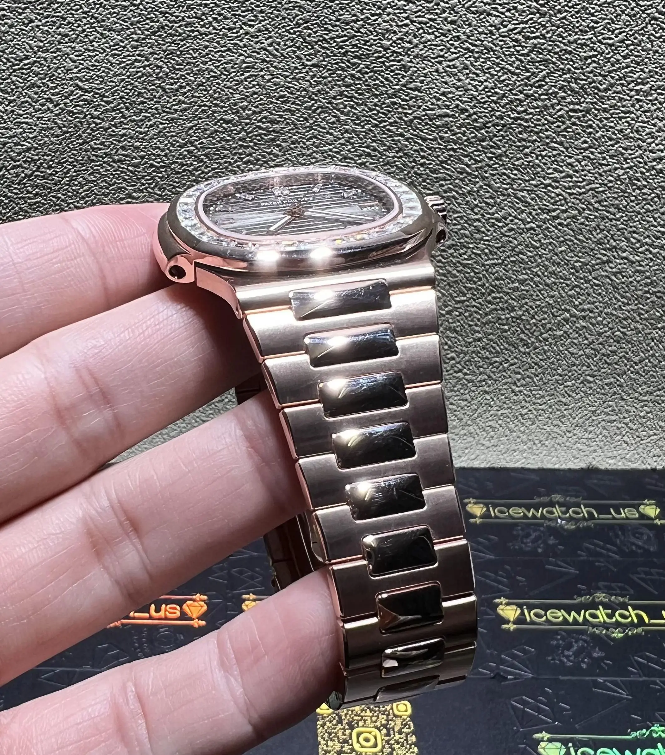 Nautilus 5711 Rose Gold Watch with Baguette Bezel D742519242 — view 3