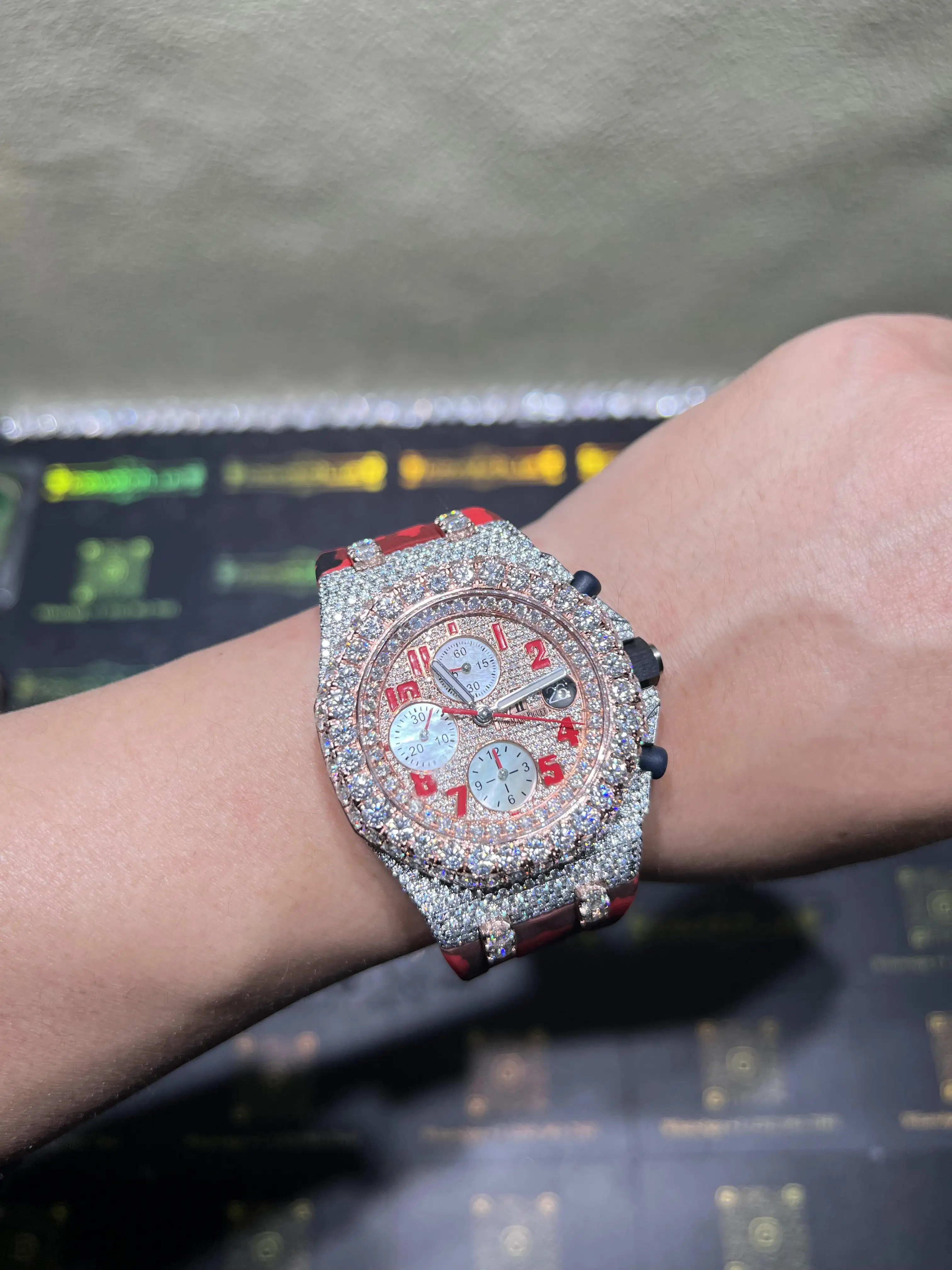 Royal Oak Offshore Pavé Dial Icedout Watch D877519243 — view 13