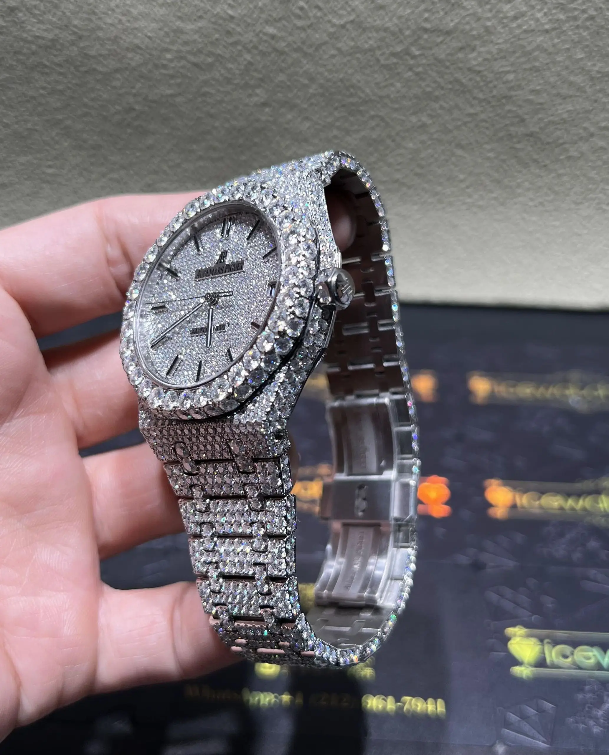 Royal Oak 15500 Full Pavé Icedout Watch D1147519245 — view 4