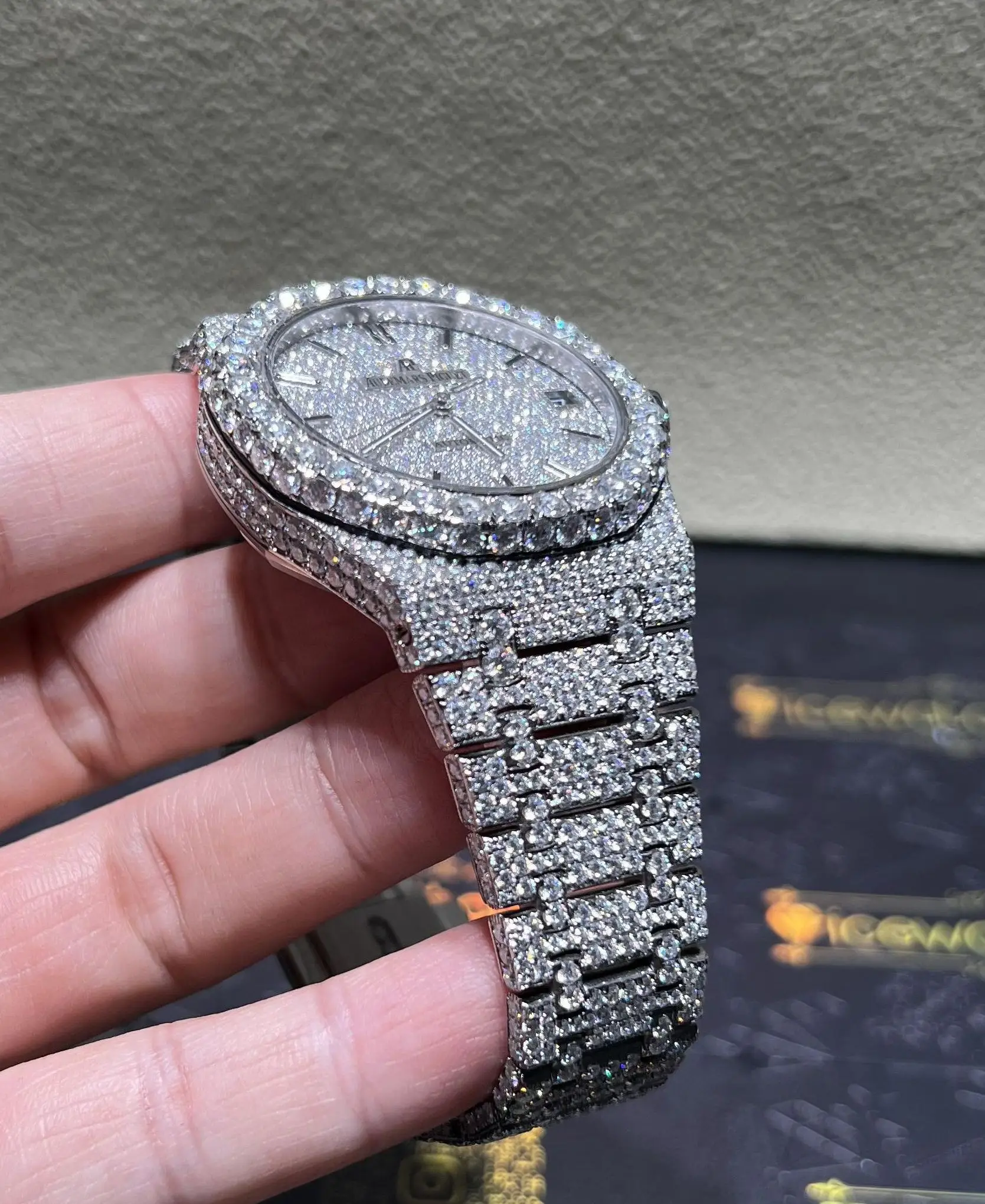 Royal Oak 15500 Full Pavé Icedout Watch D1147519245 — view 3