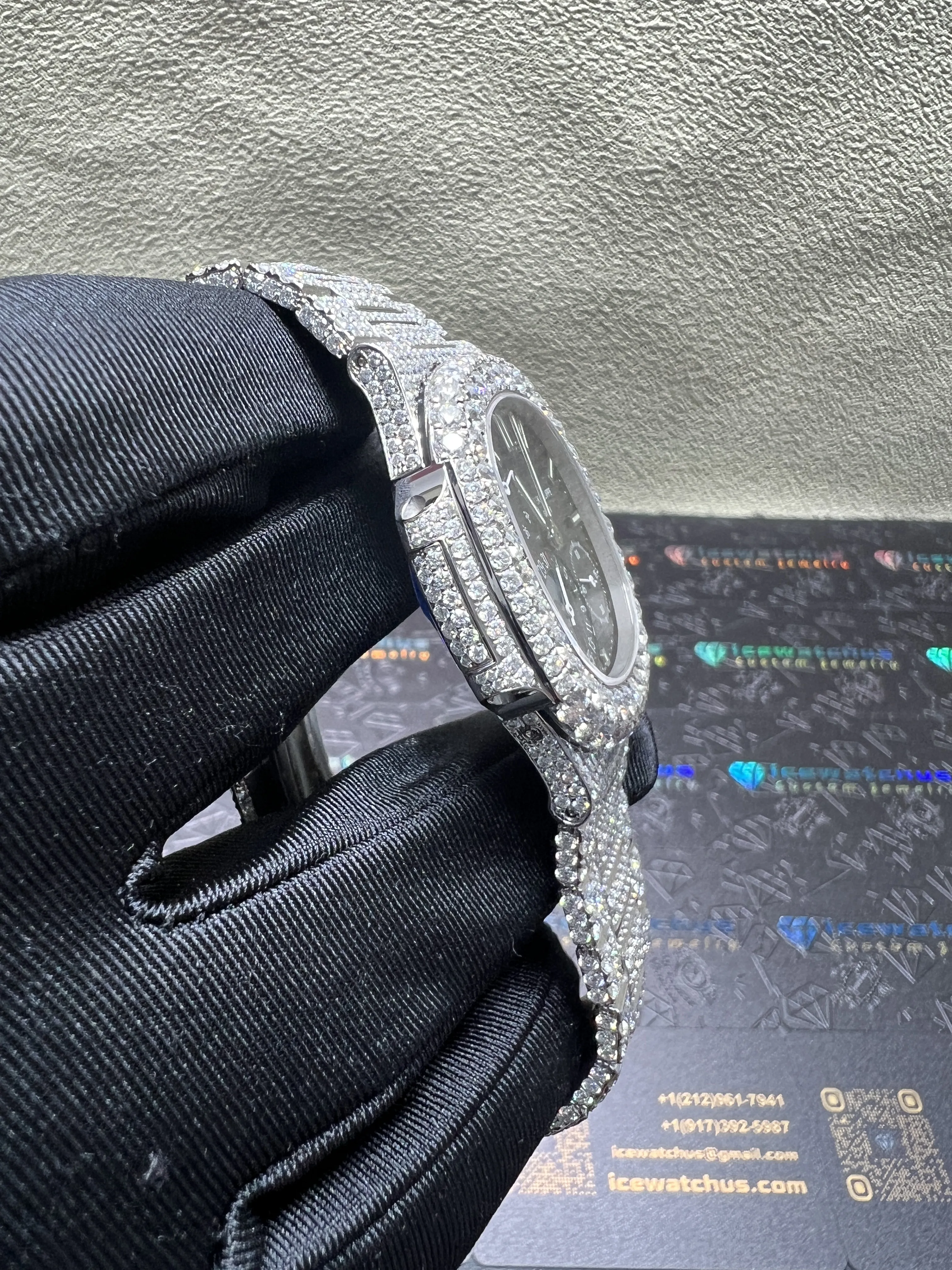 Nautilus 5712 Icedout Watch with Diamond Case and Bracelet D1215019252 — view 4