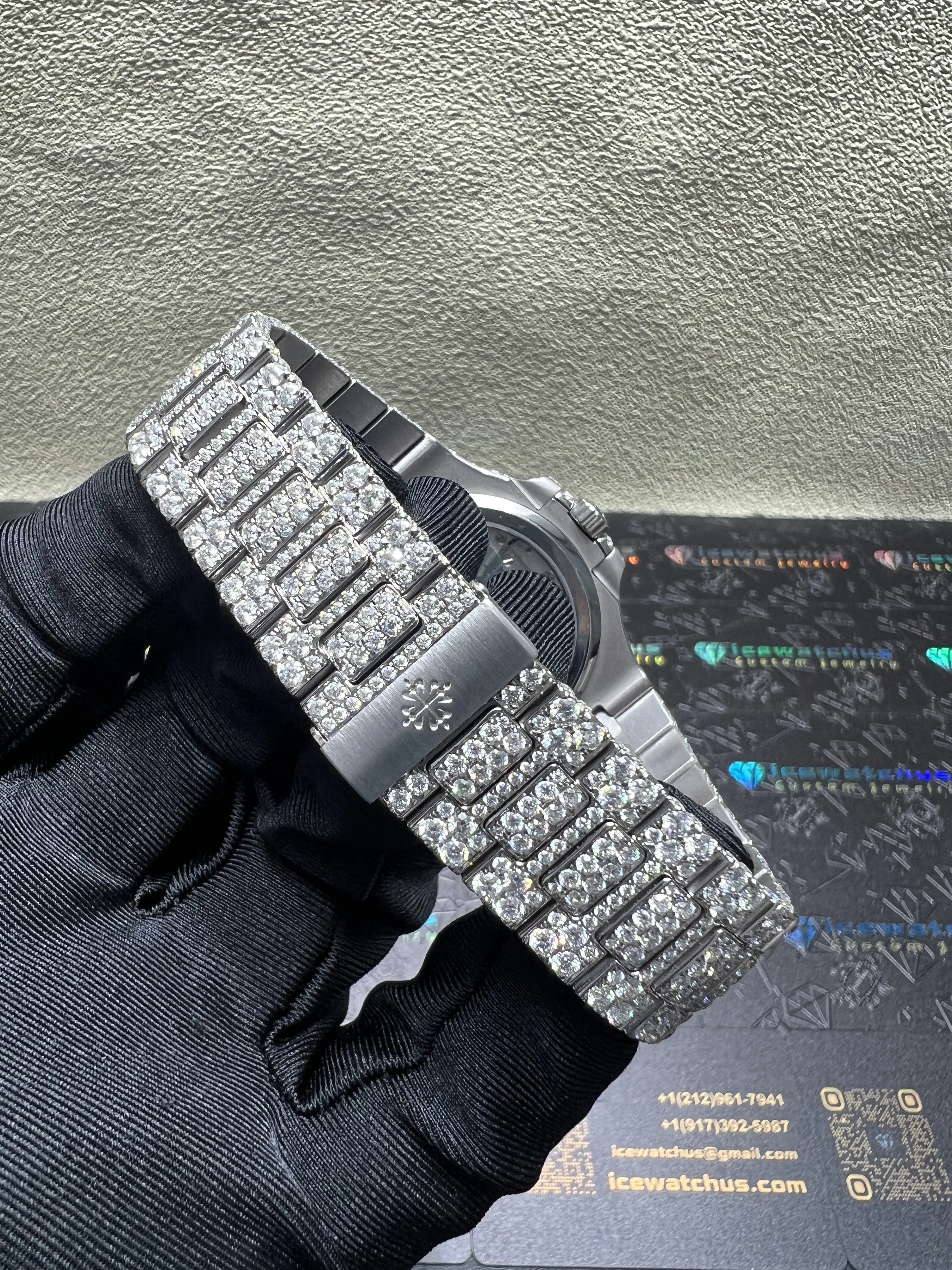 Nautilus 5712 Icedout Watch with Diamond Case and Bracelet D1215019252 — view 8