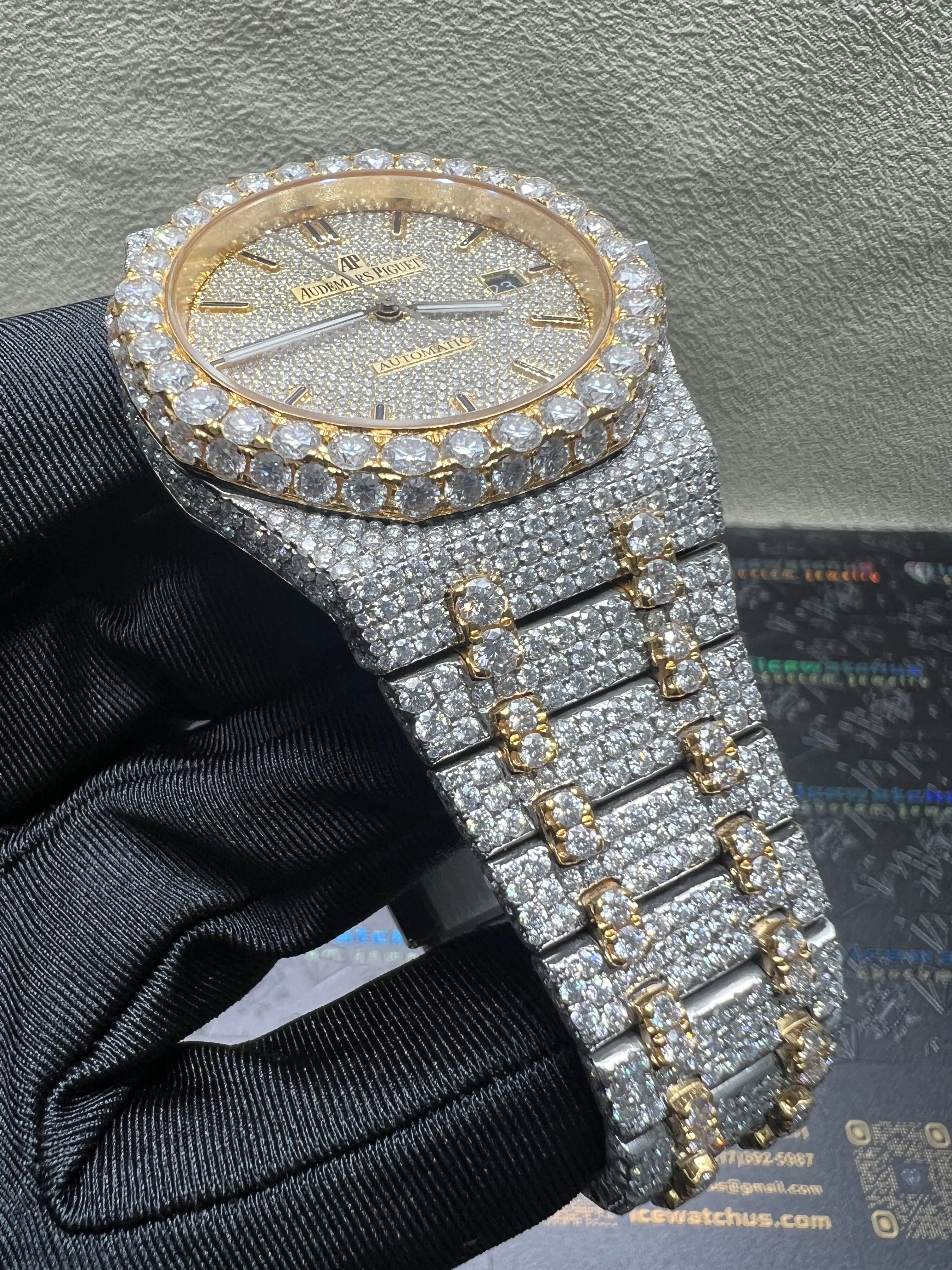 Royal Oak 15400 Icedout Two-Tone Watch D1147519259 — view 3