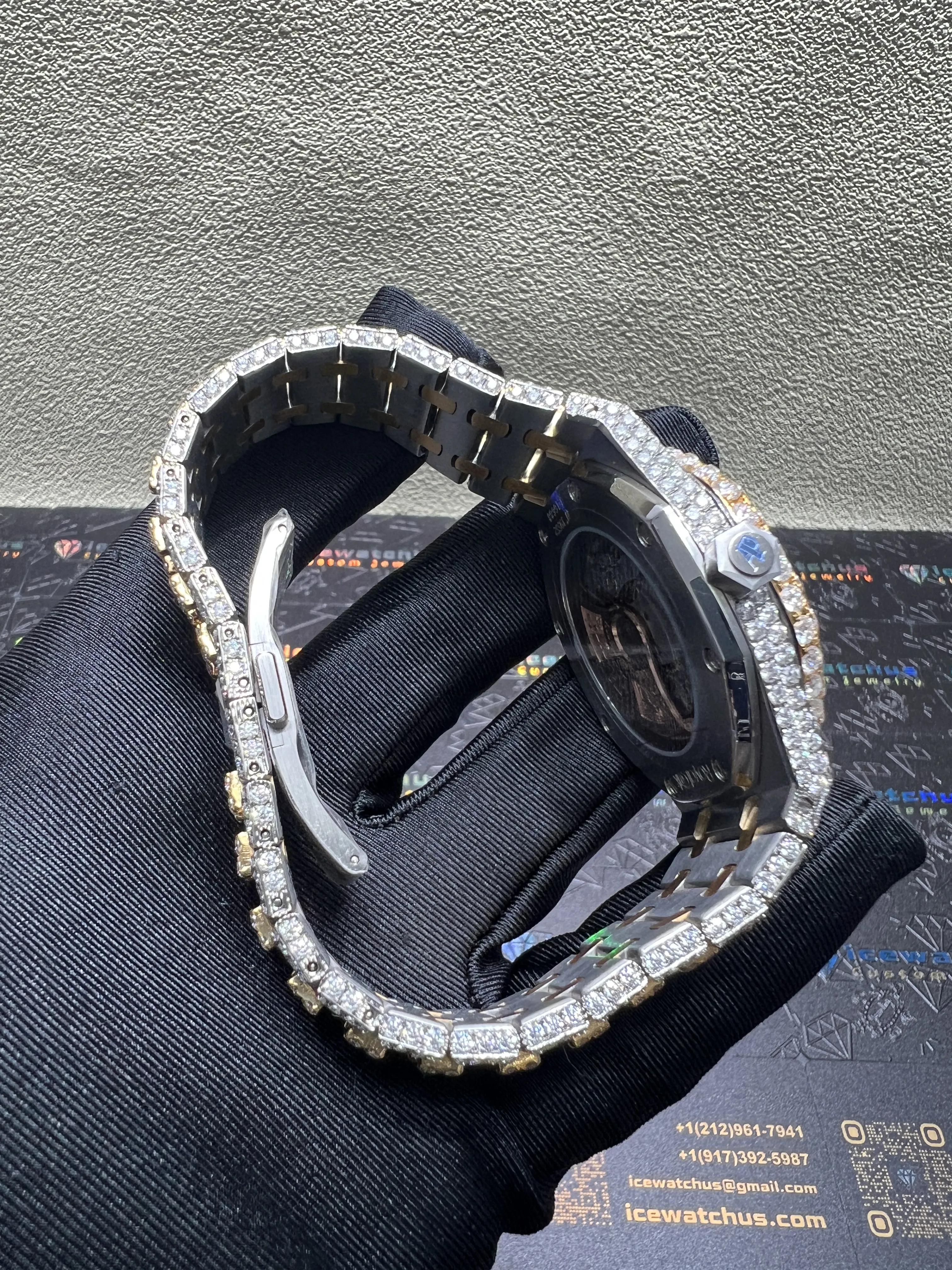 Royal Oak 15400 Icedout Two-Tone Watch D1147519259 — view 9
