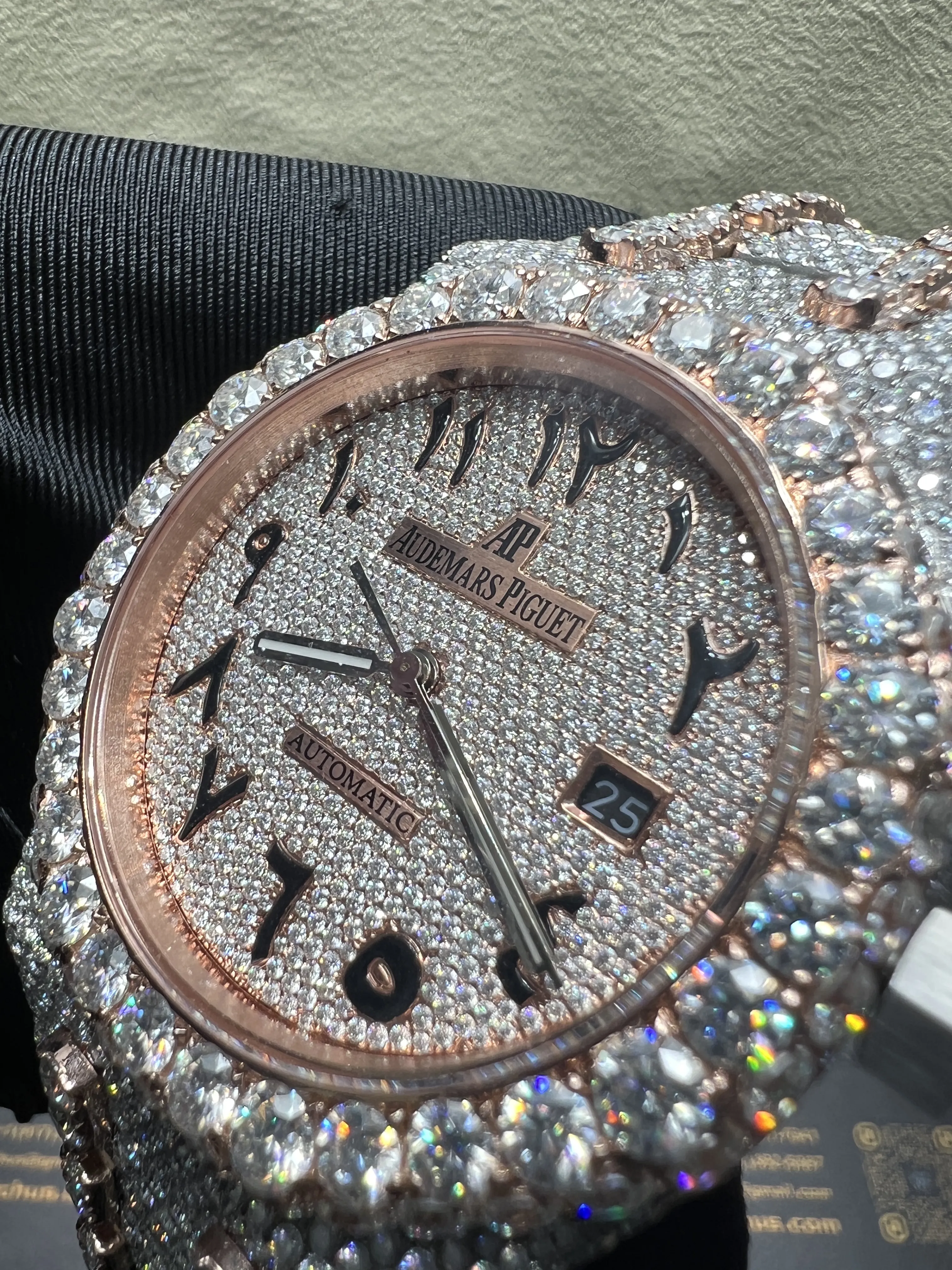 Royal Oak 15400 Icedout Watch with Arabic Dial D1147519260 — view 10