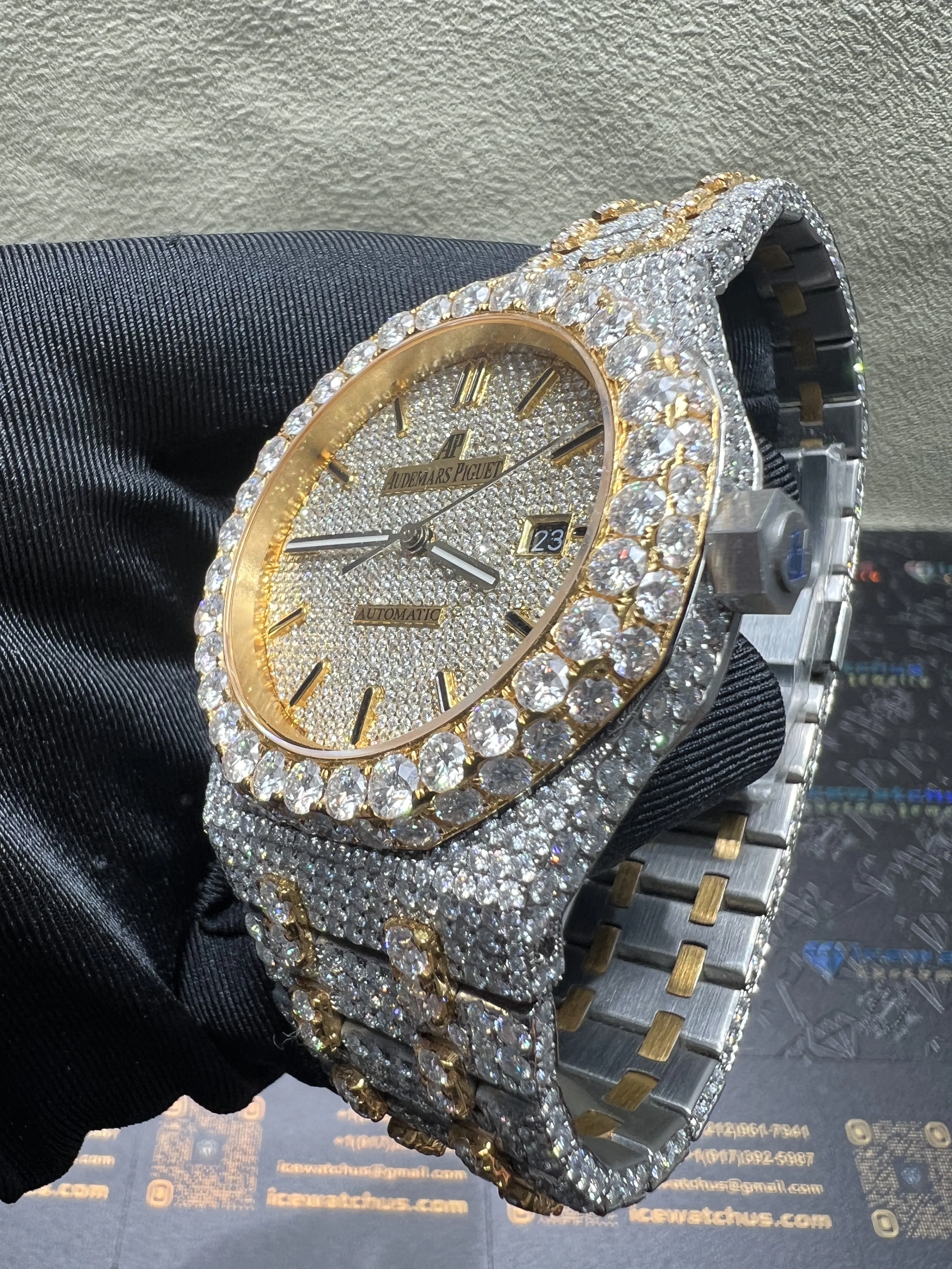 Royal Oak 15400 Icedout Two-Tone Watch D1147519259 — view 5