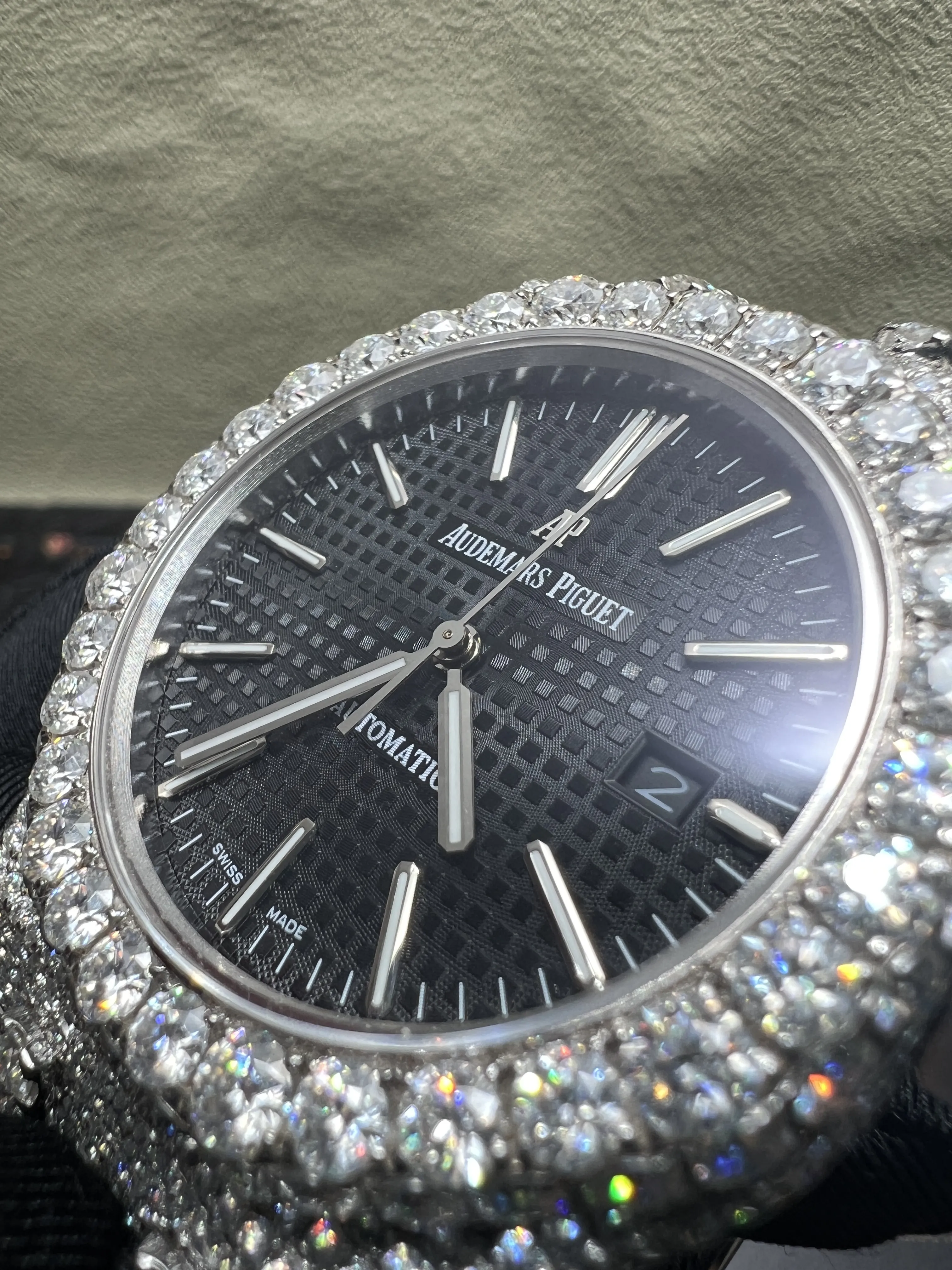 Royal Oak 15400 Icedout Watch with Black Dial D1147519263 — view 10