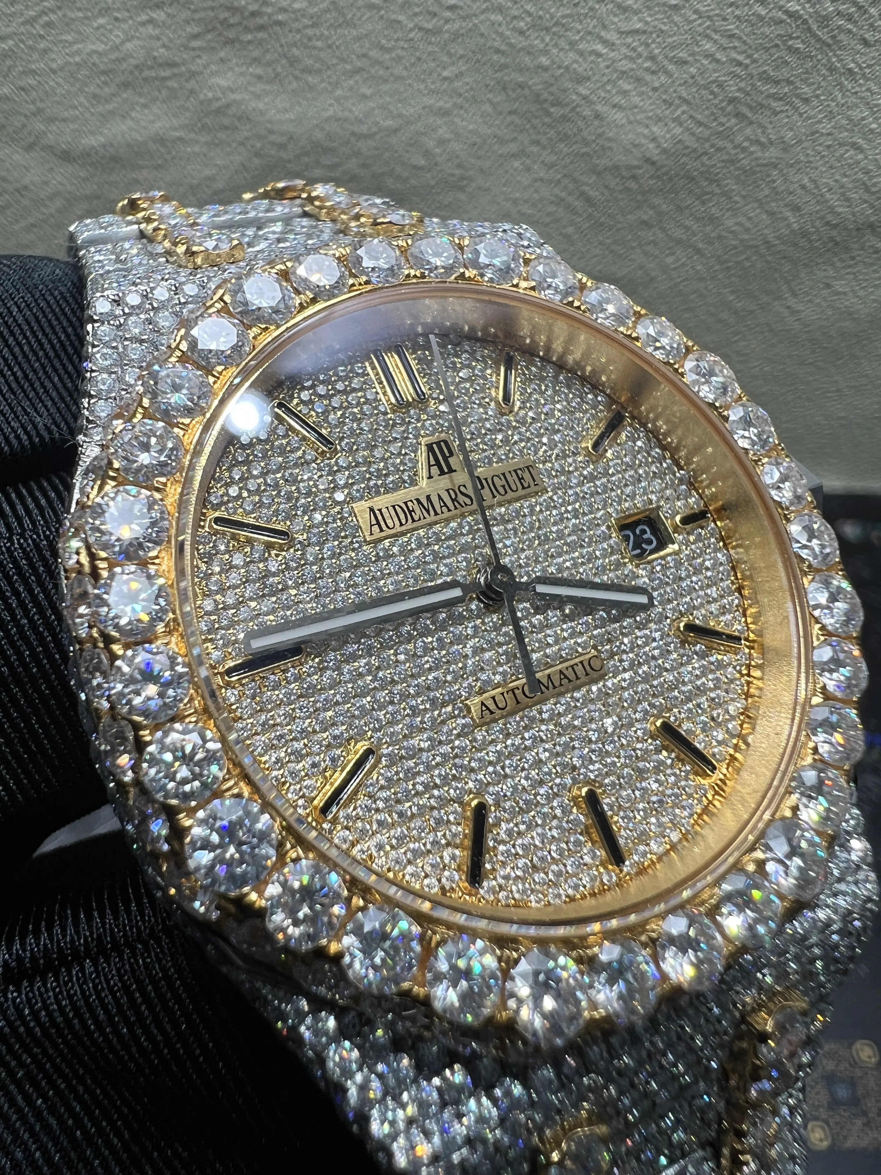 Royal Oak 15400 Icedout Two-Tone Watch D1147519259 — view 10