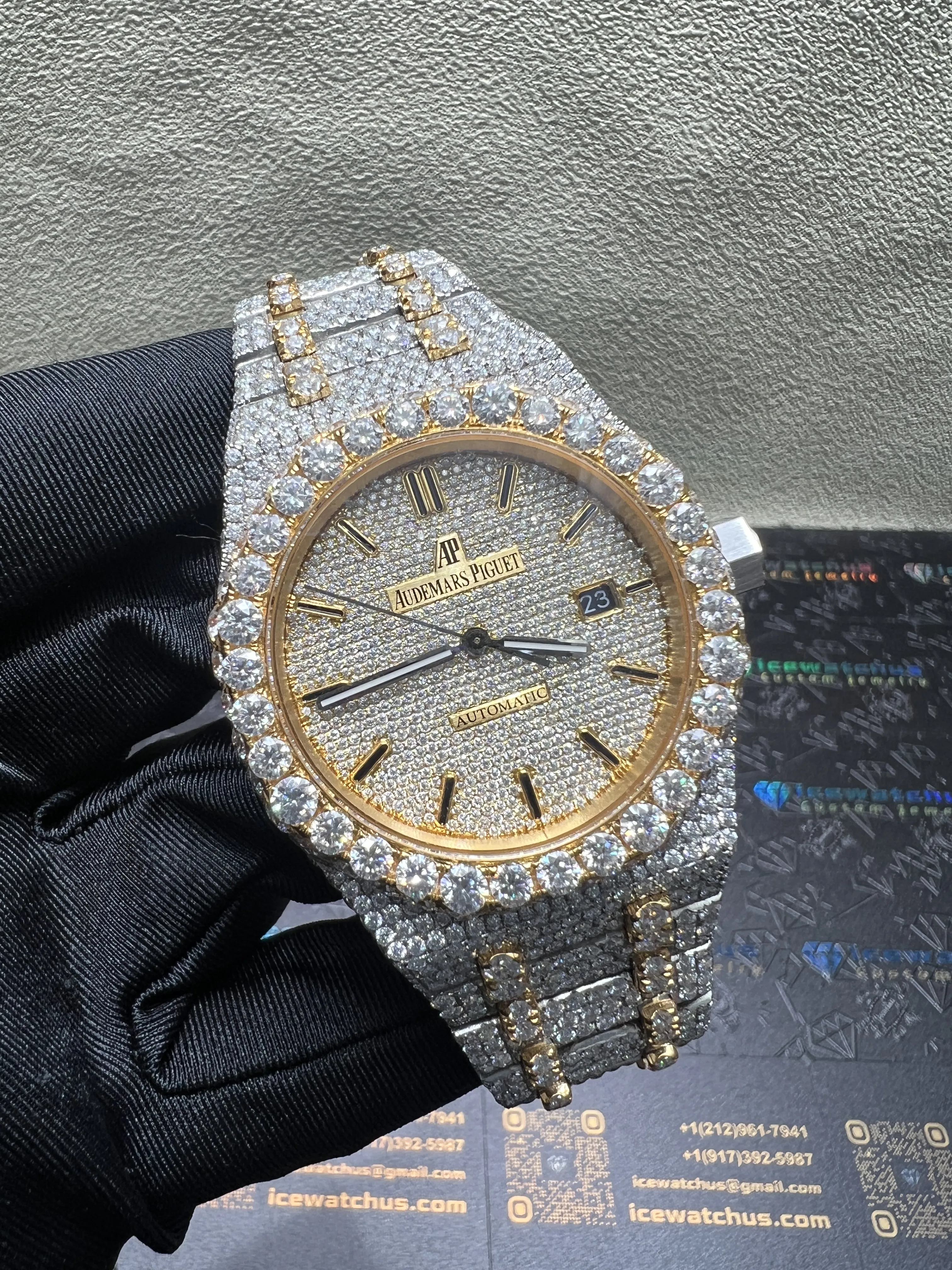 Royal Oak 15400 Icedout Two-Tone Watch D1147519259 — view 2