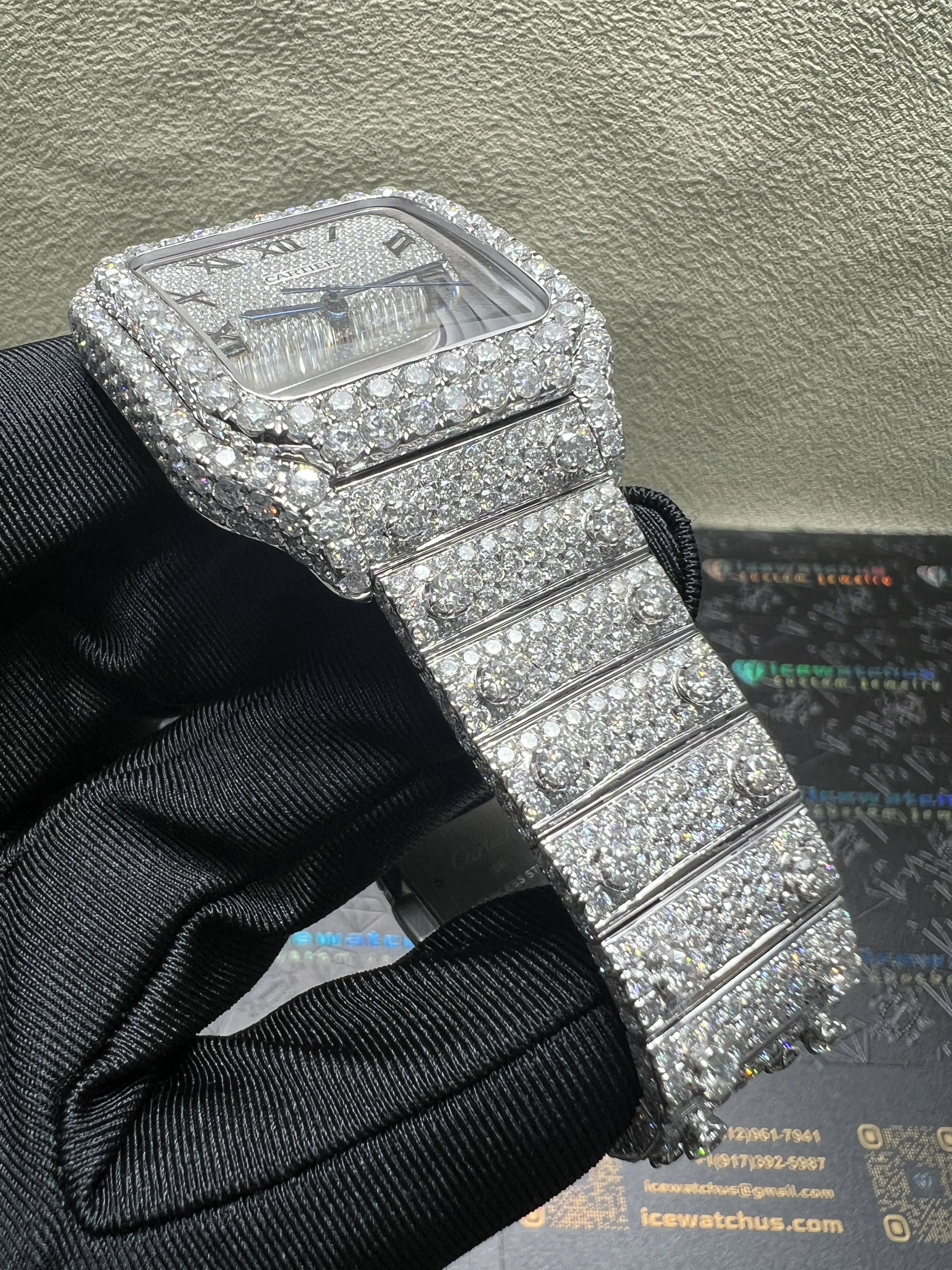 Santos de Cartier Icedout Watch with Pavé Dial D1147519265 — view 3