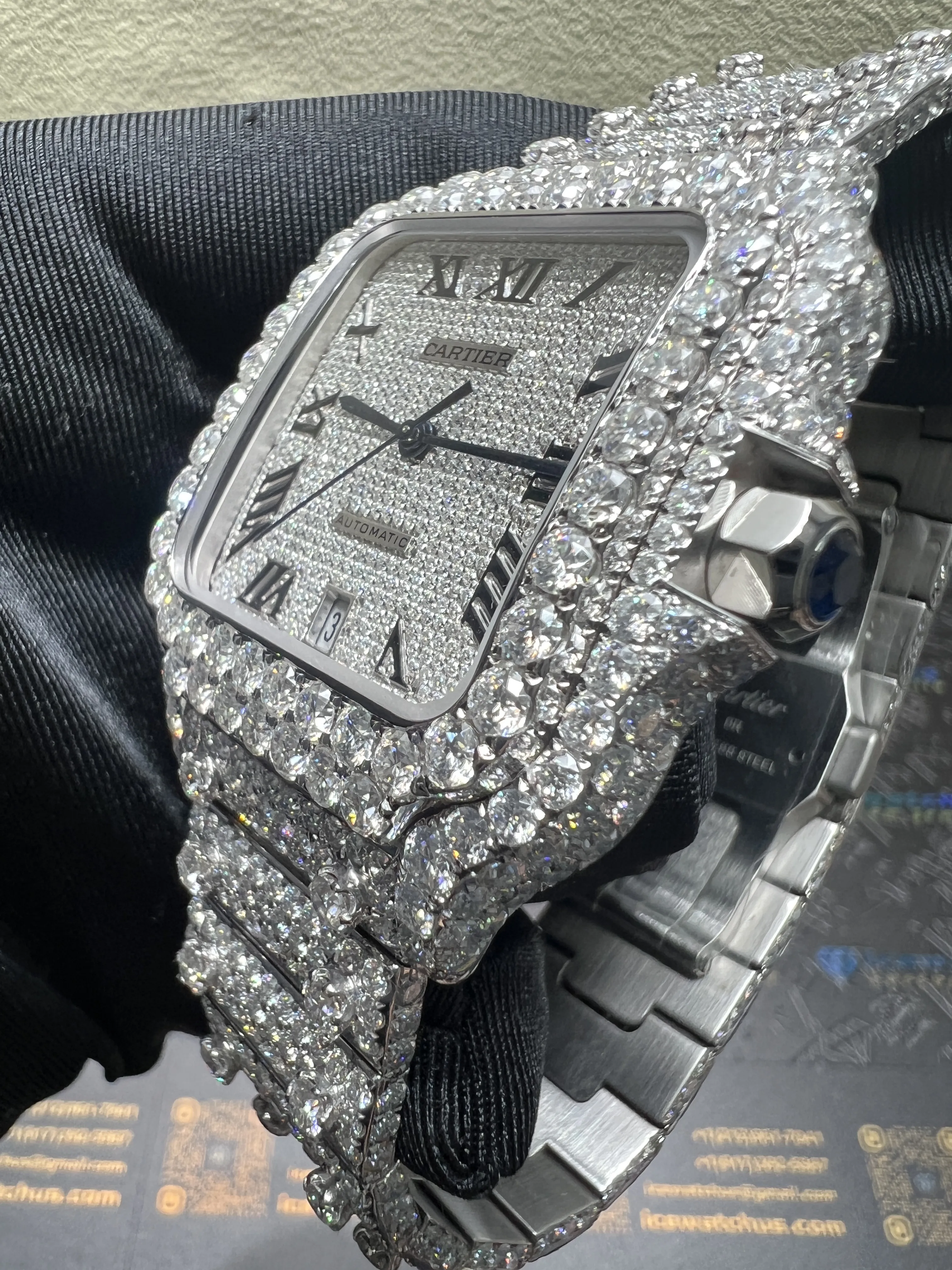 Santos de Cartier Icedout Watch with Pavé Dial D1147519265 — view 5