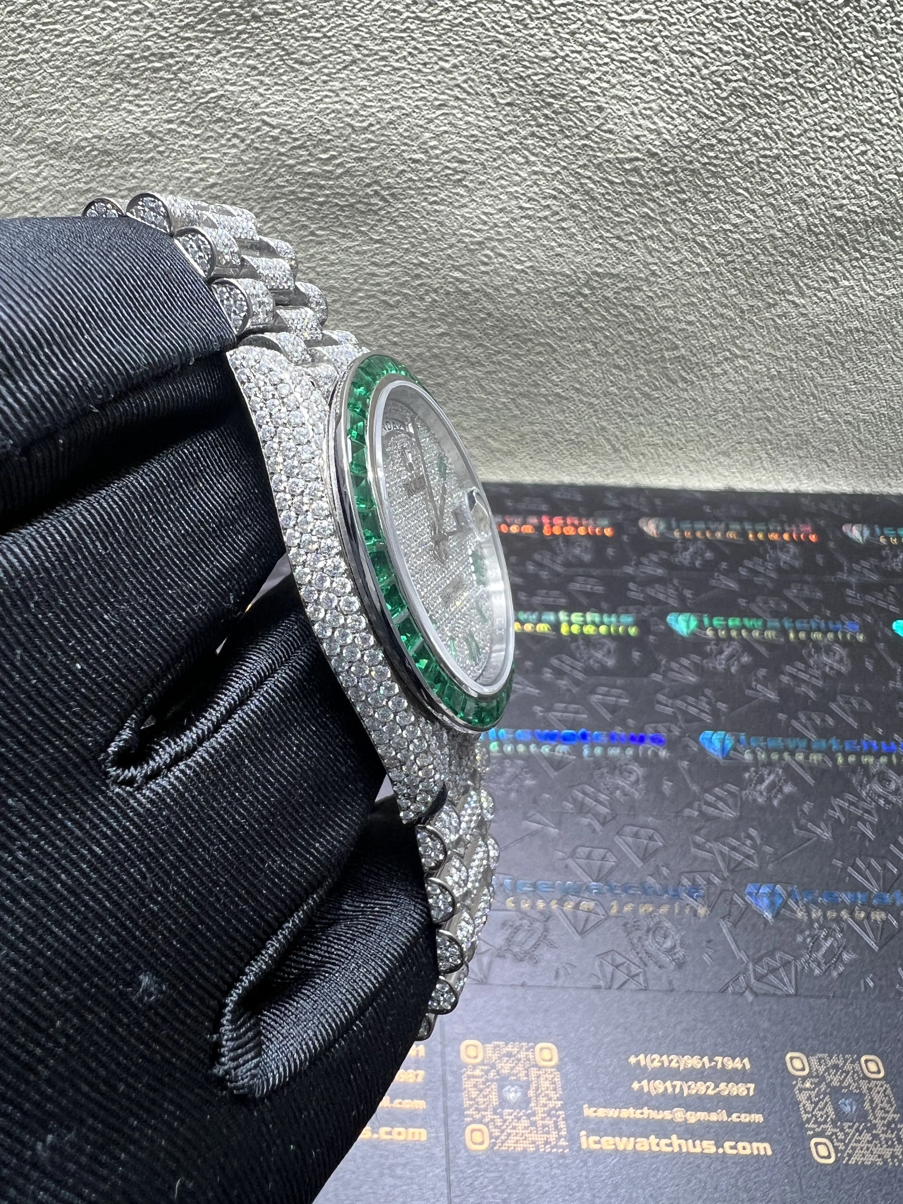 Day-Date 40mm Icedout Watch with Emerald Bezel D1147519268 — view 4