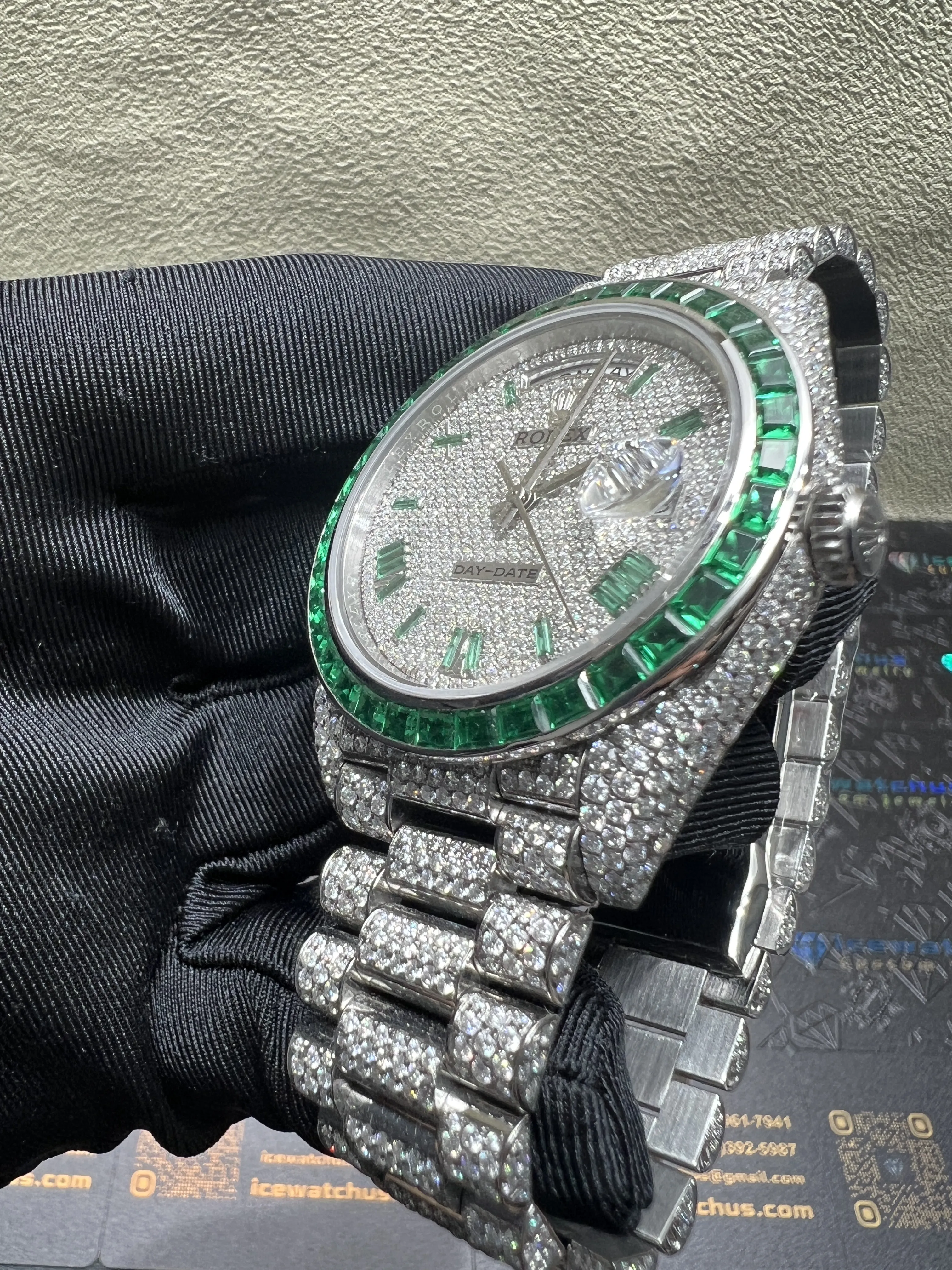 Day-Date 40mm Icedout Watch with Emerald Bezel D1147519268 — view 5