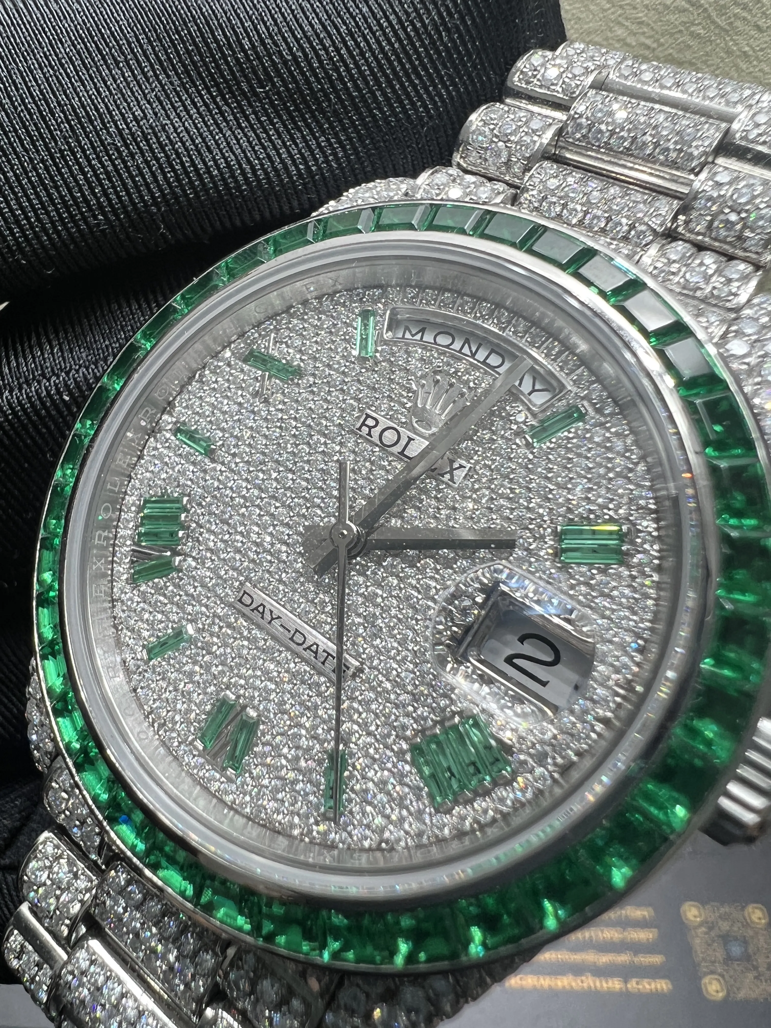 Day-Date 40mm Icedout Watch with Emerald Bezel D1147519268 — view 10