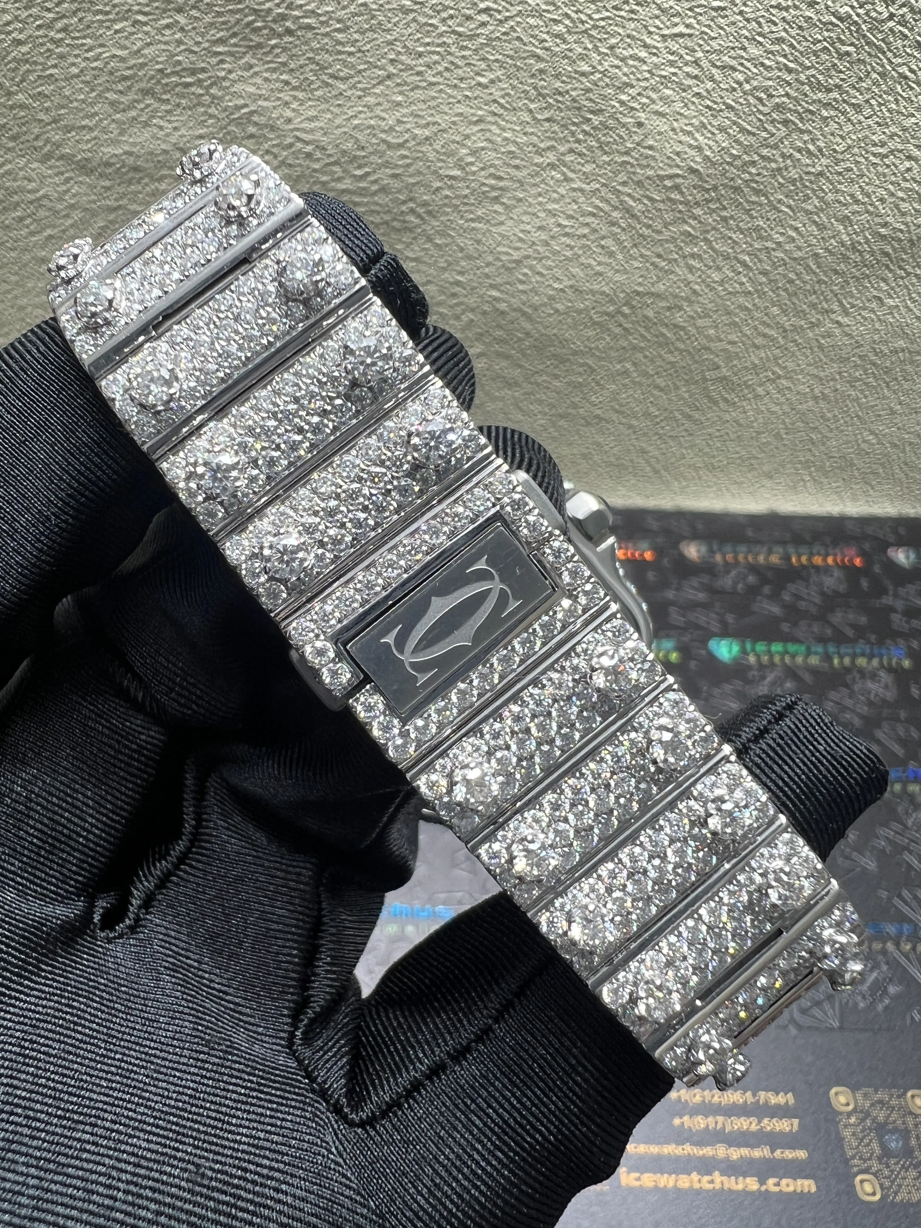 Santos de Cartier Icedout Watch with Pavé Dial D1147519265 — view 8