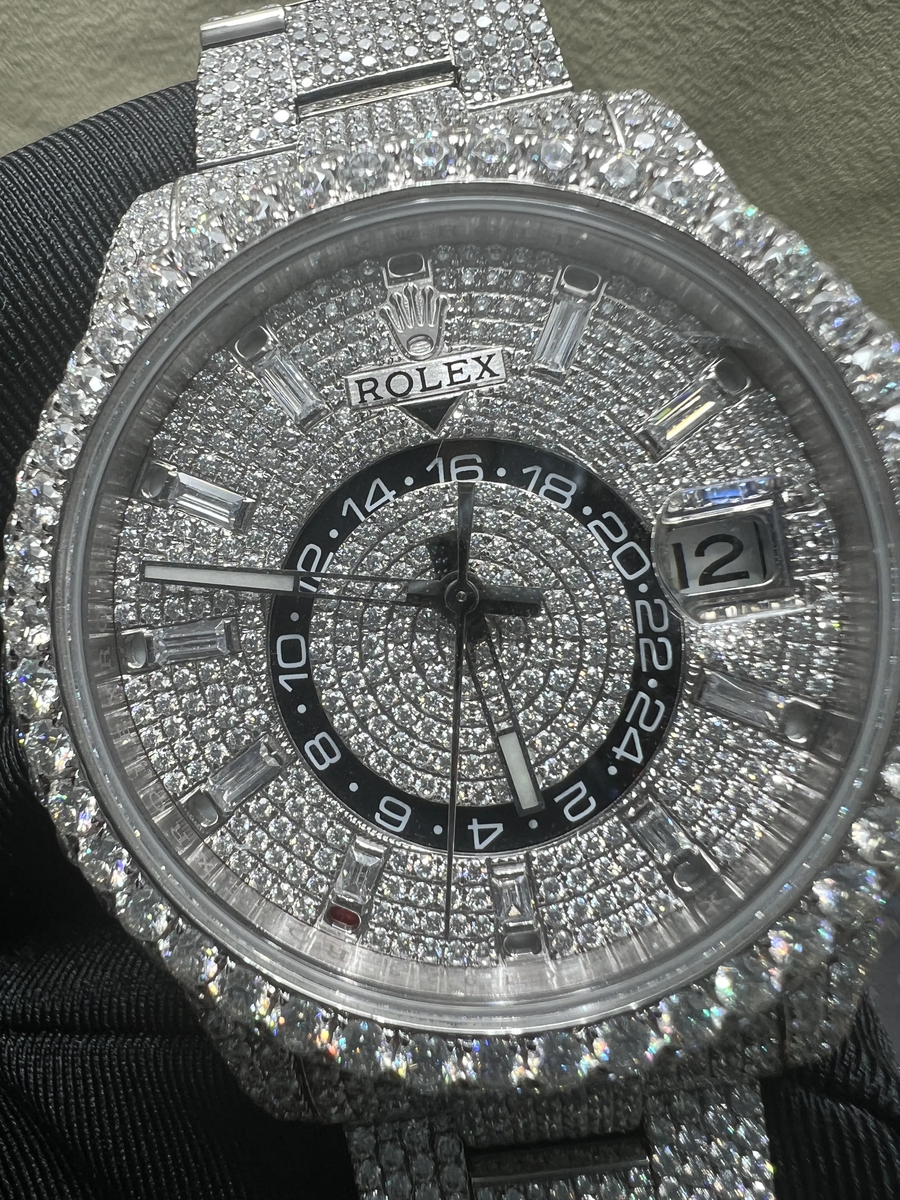 Sky-Dweller 42mm Icedout Watch with Pavé Dial D1215019272 — view 5