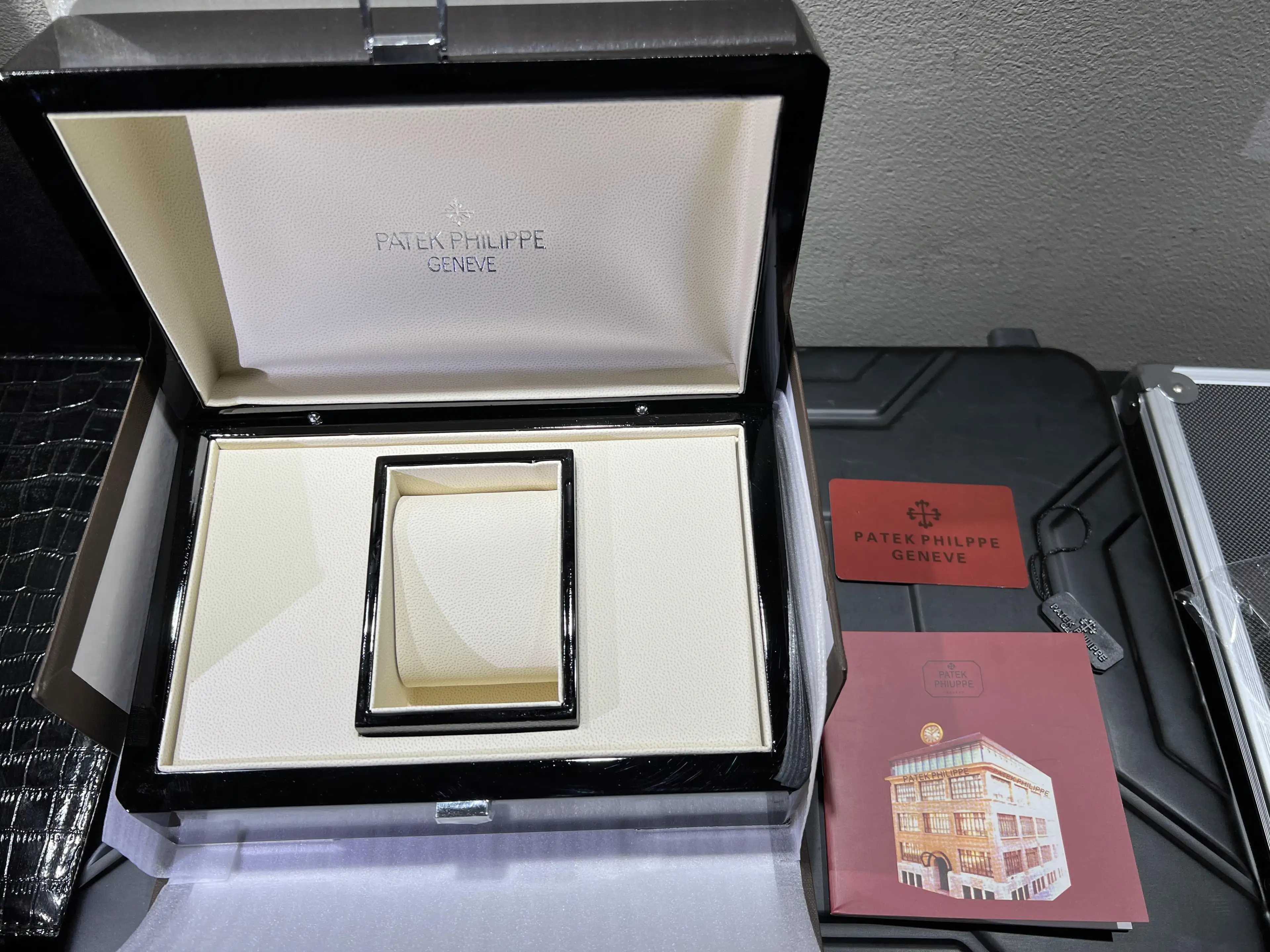 Patek Philippe Box D64119292