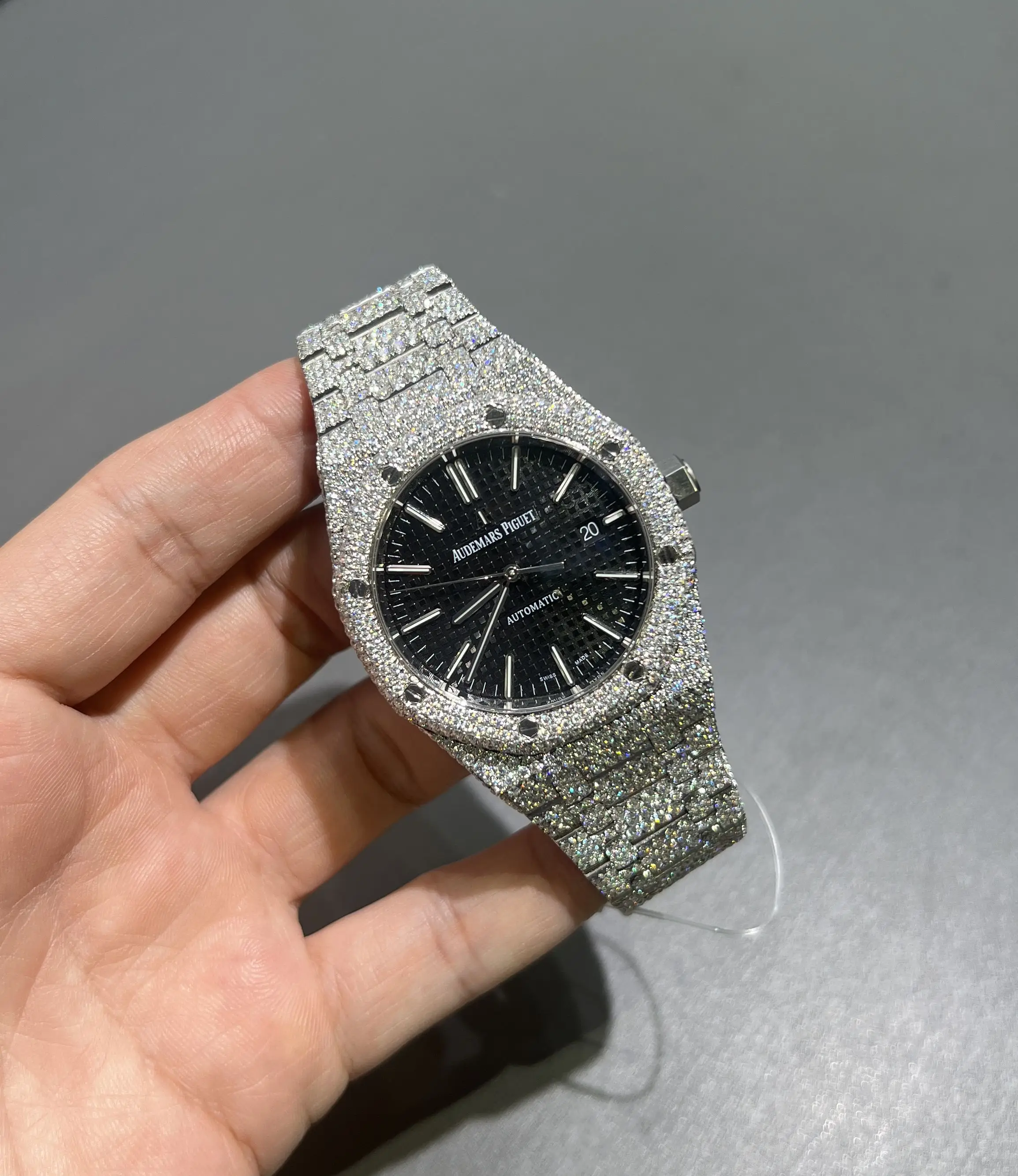 Royal Oak 15400 Icedout Watch with Black Dial D1147519305 — view 2