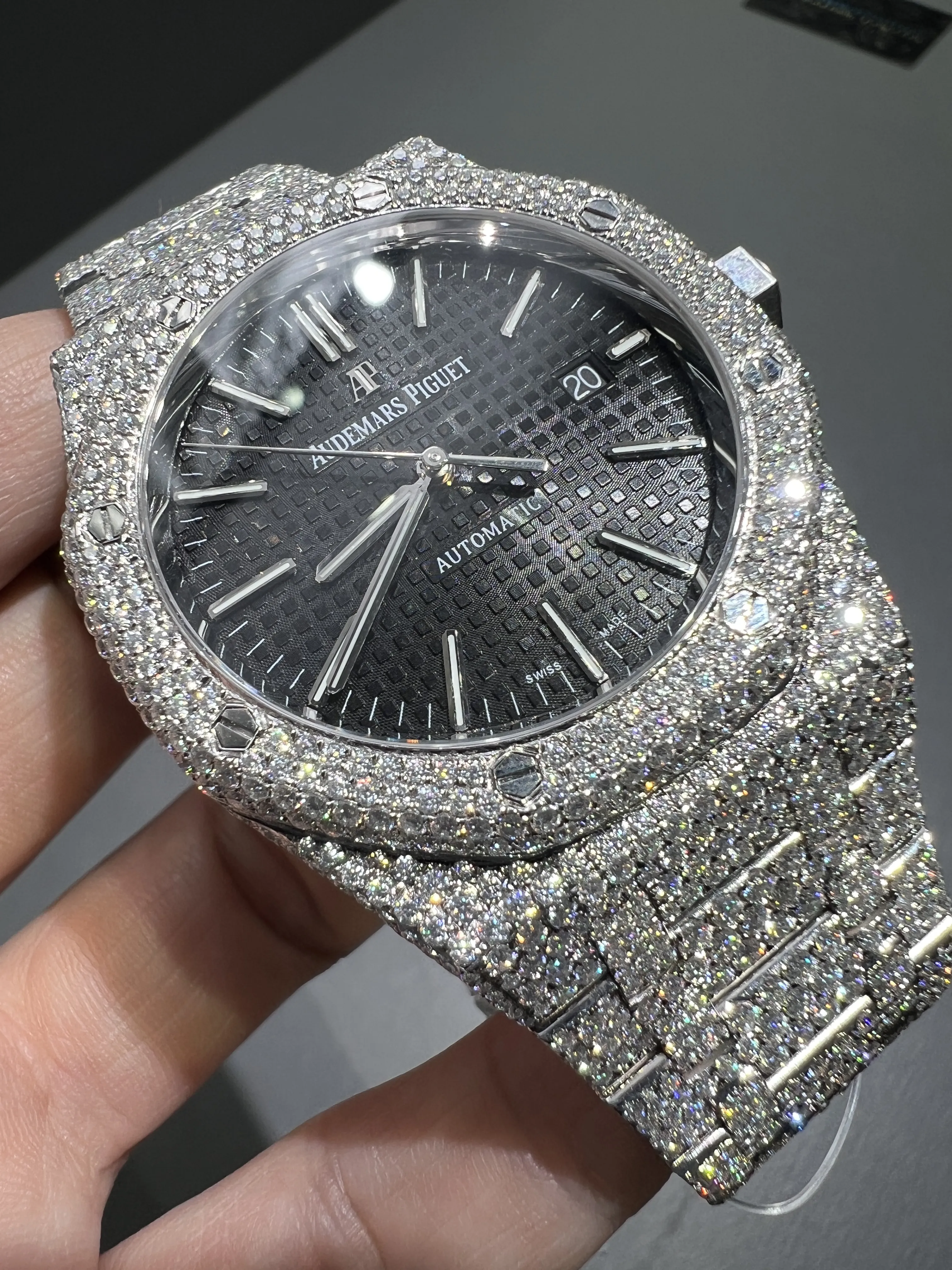 Royal Oak 15400 Icedout Watch with Black Dial D1147519305 — view 10