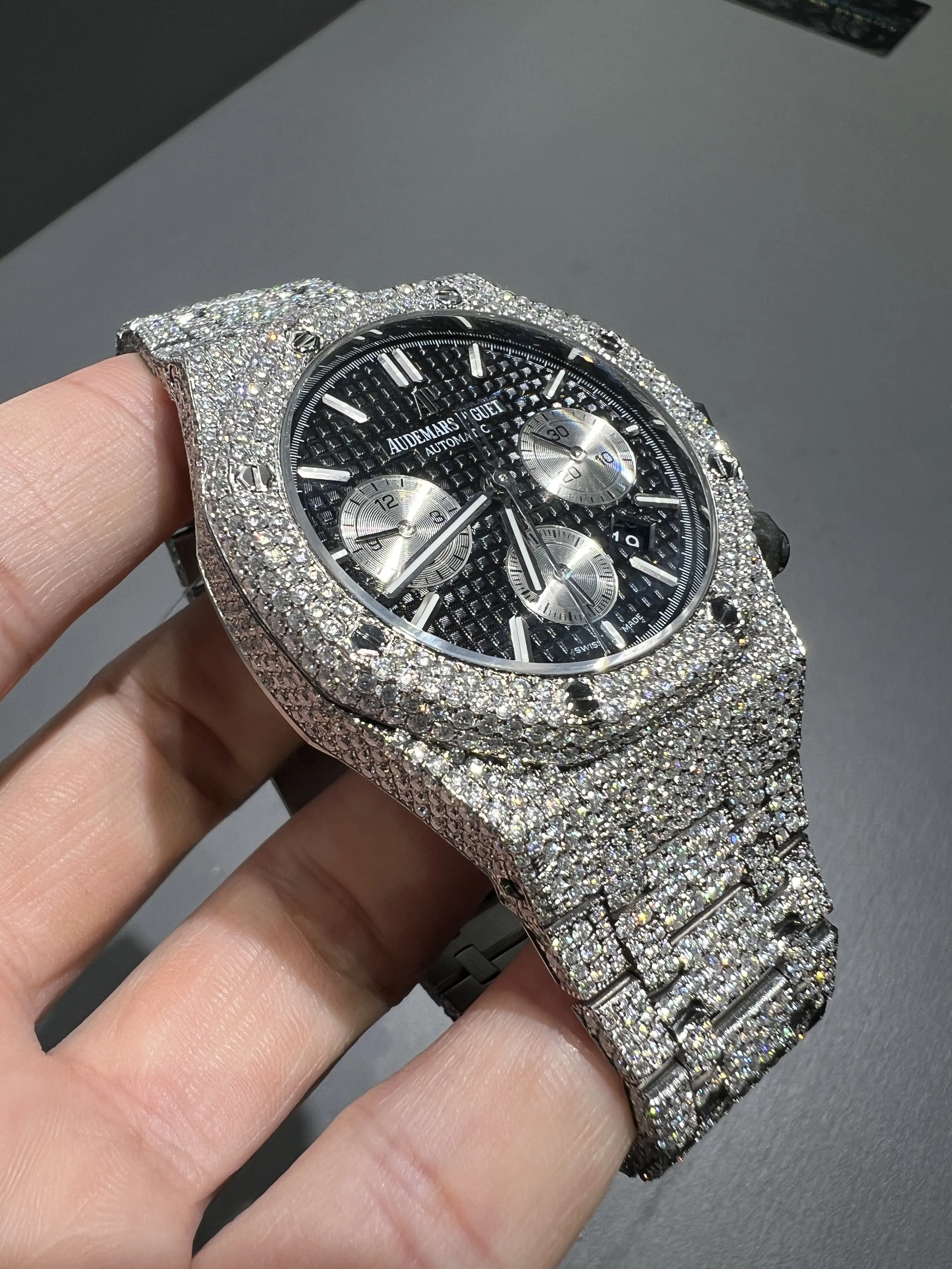 Royal Oak Chronograph Icedout Watch with Black Dial D1147519304 — view 10