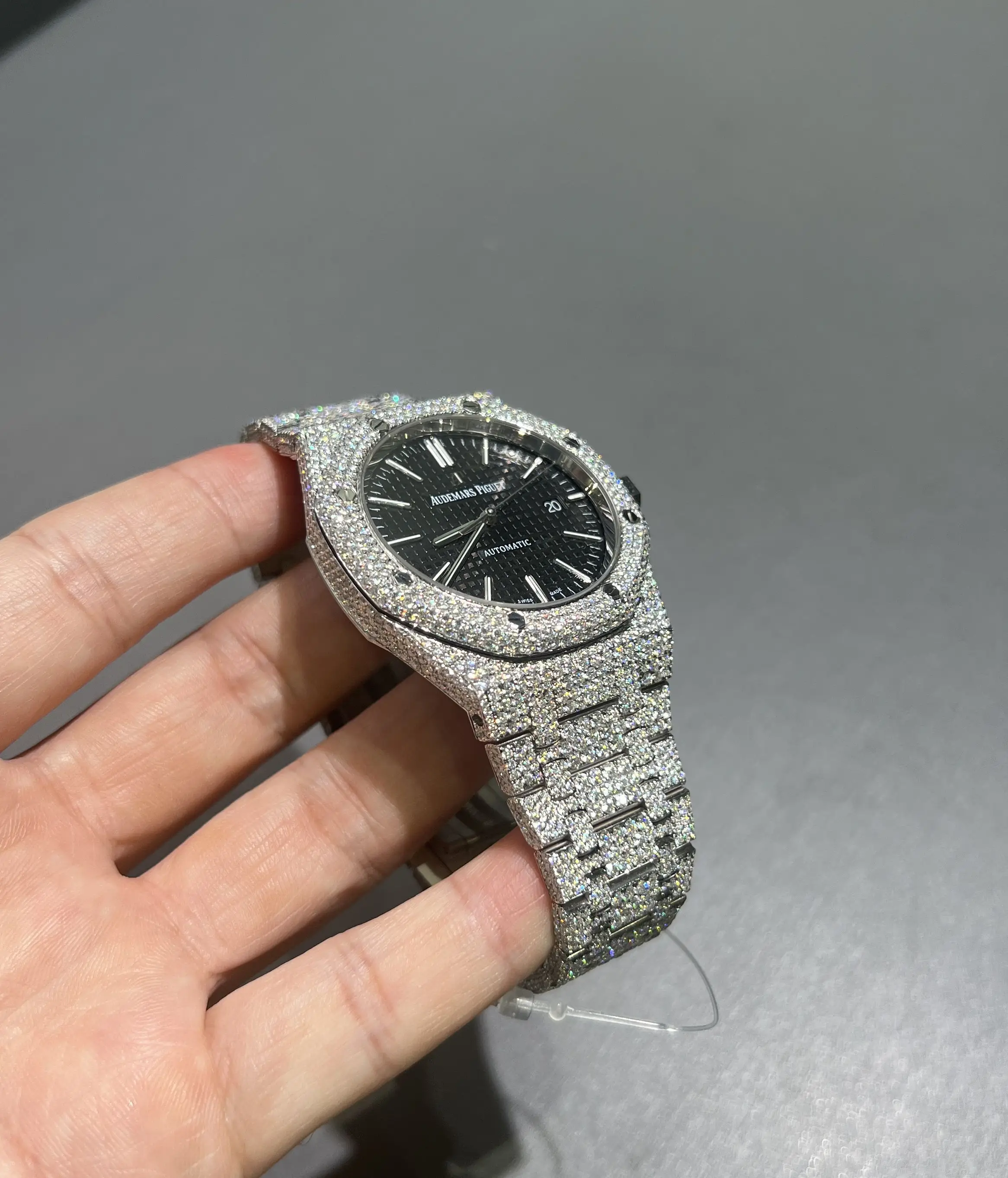 Royal Oak 15400 Icedout Watch with Black Dial D1147519305 — view 3