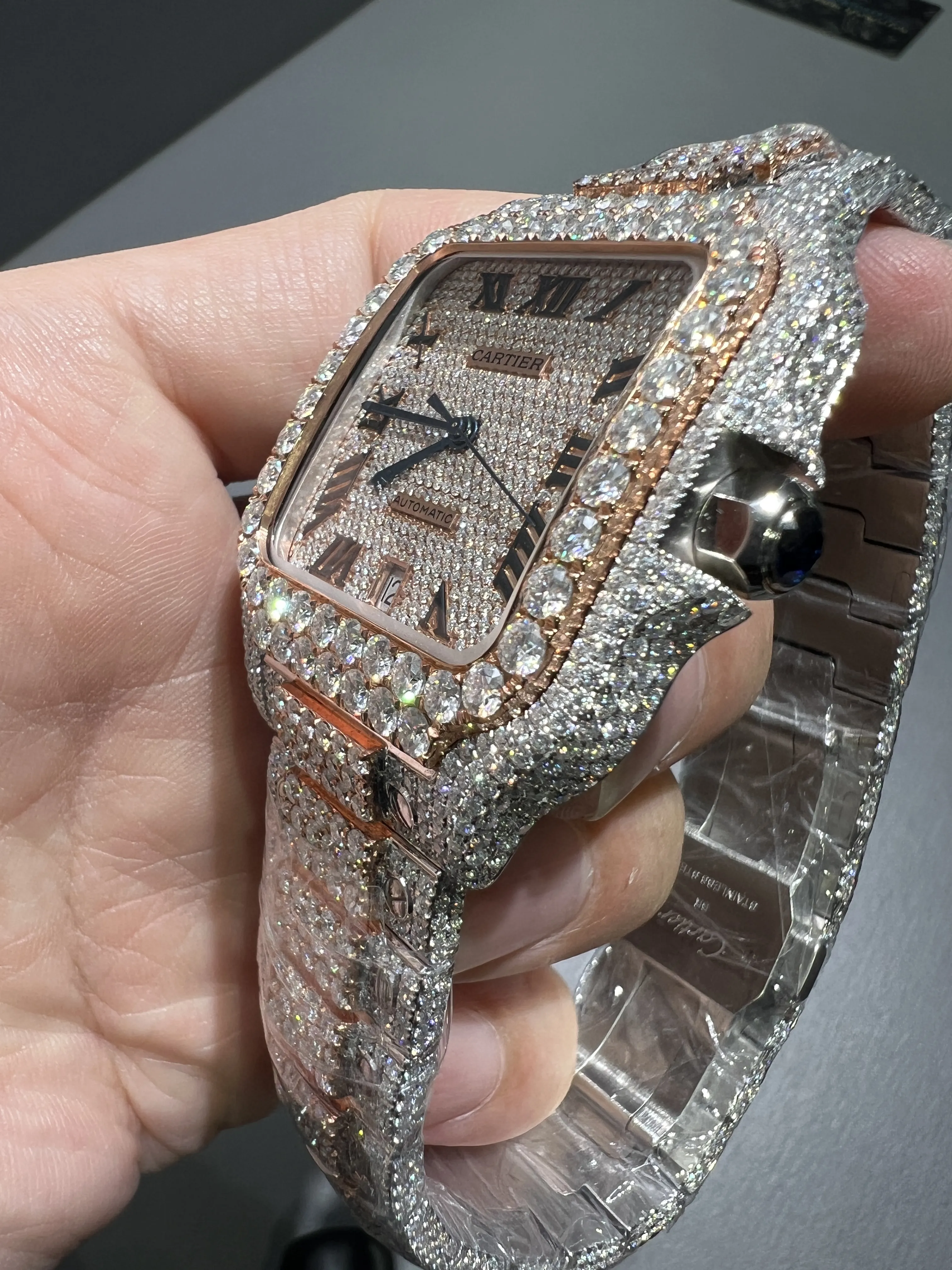 Santos de Cartier Icedout Two-Tone Watch D1147519309 — view 10