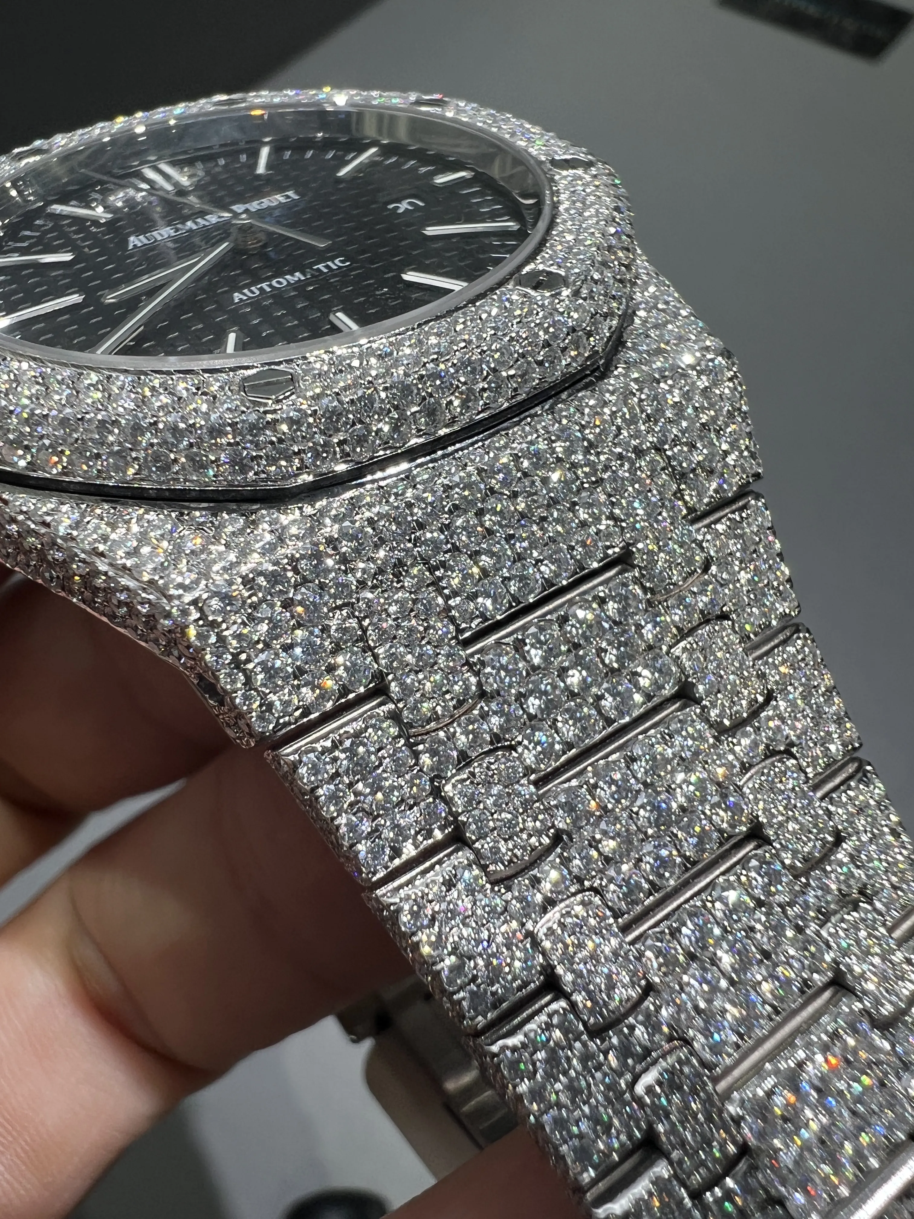 Royal Oak 15400 Icedout Watch with Black Dial D1147519305 — view 11