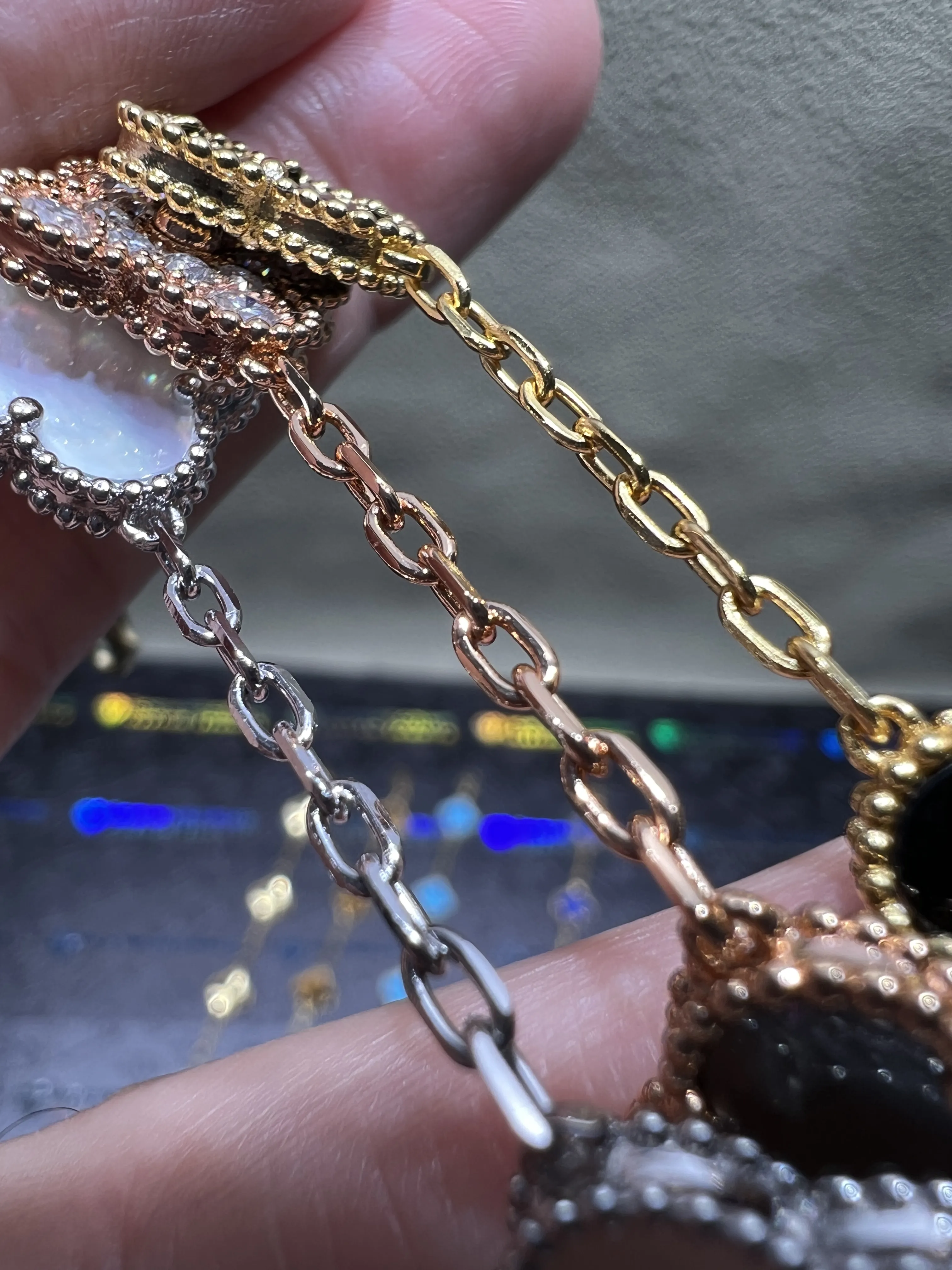 0075 No Diamond Van Cleef & Arpels Vintage Alhambra Bracelet 5 Motifs D128319311 — view 5