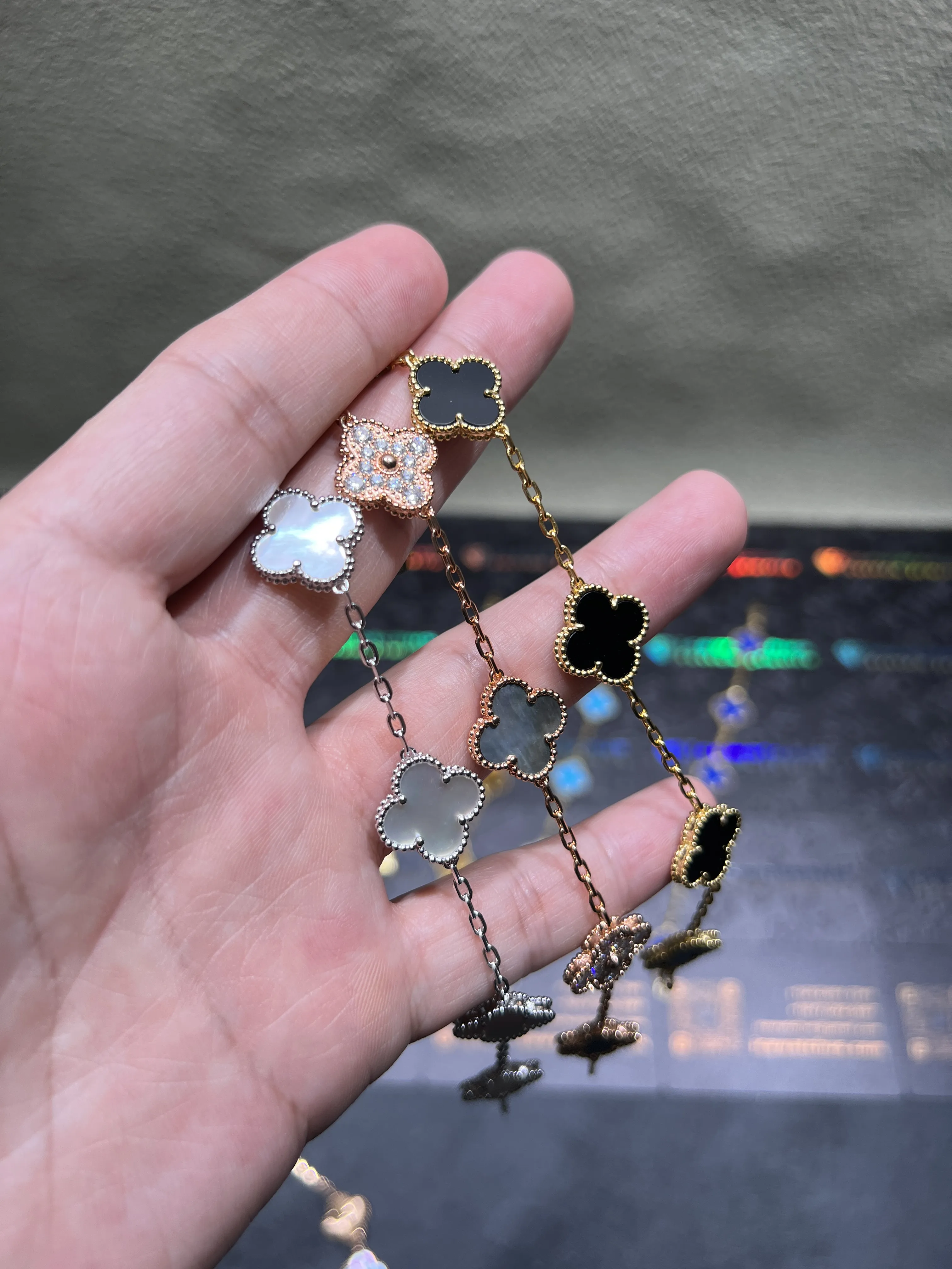 0075 No Diamond Van Cleef & Arpels Vintage Alhambra Bracelet 5 Motifs D128319311 — view 4