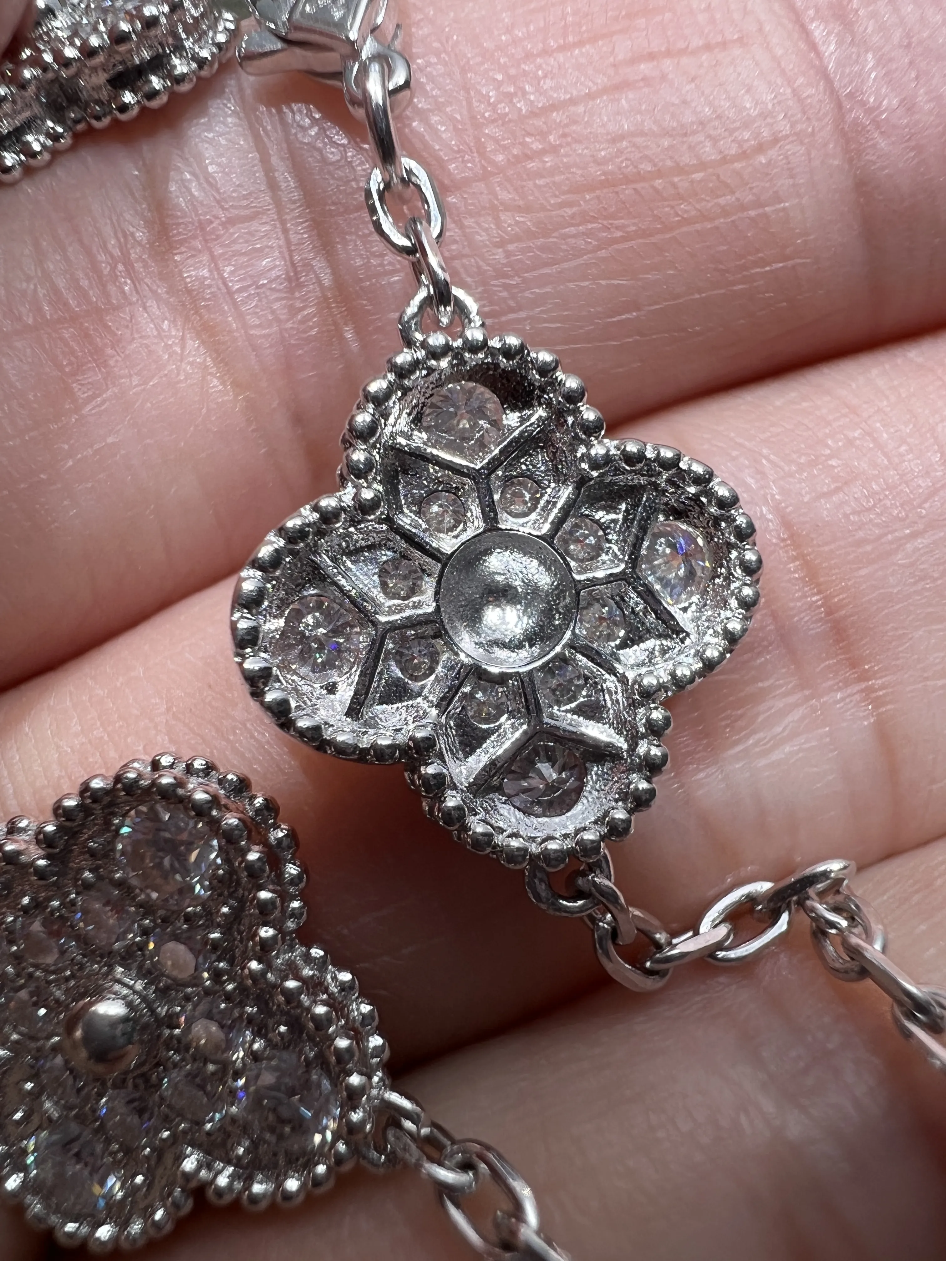 0076 Half Diamond Van Cleef & Arpels Vintage Alhambra Bracelet 5 Motifs D162019312 — view 17
