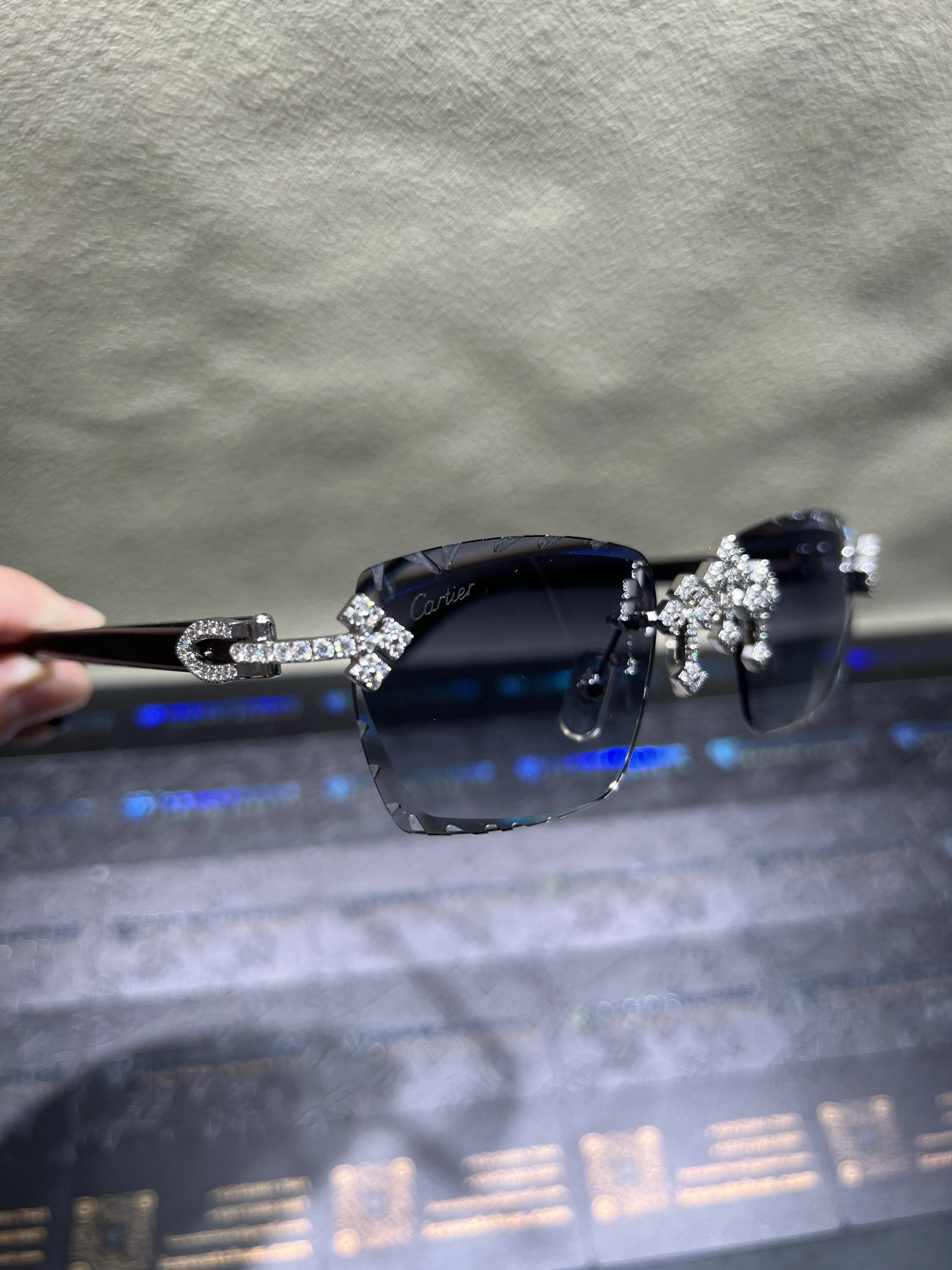 0081 Glasses D371319315 — view 2
