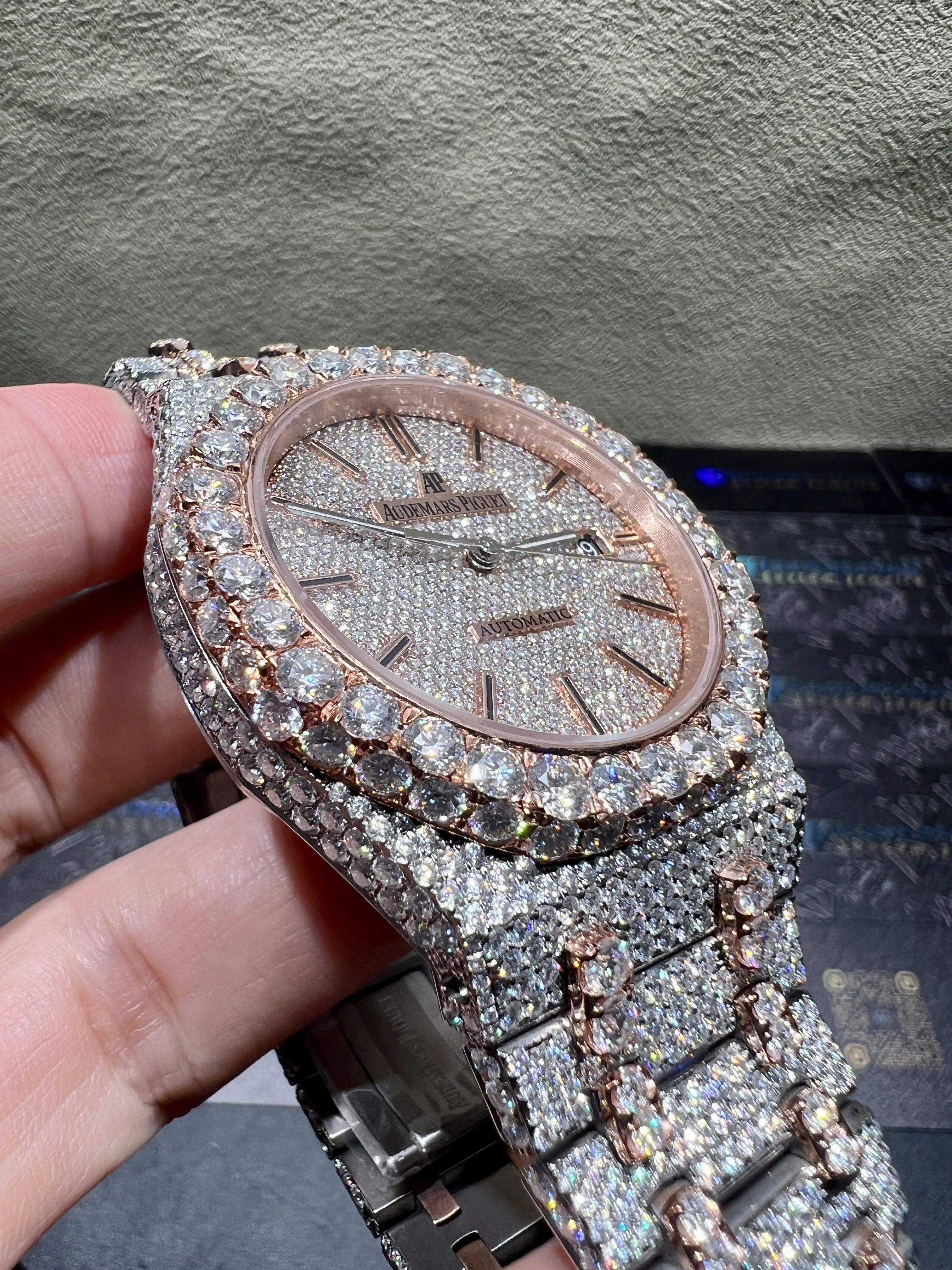 Royal Oak 15400 Full Pavé Icedout Watch D1147519317 — view 9