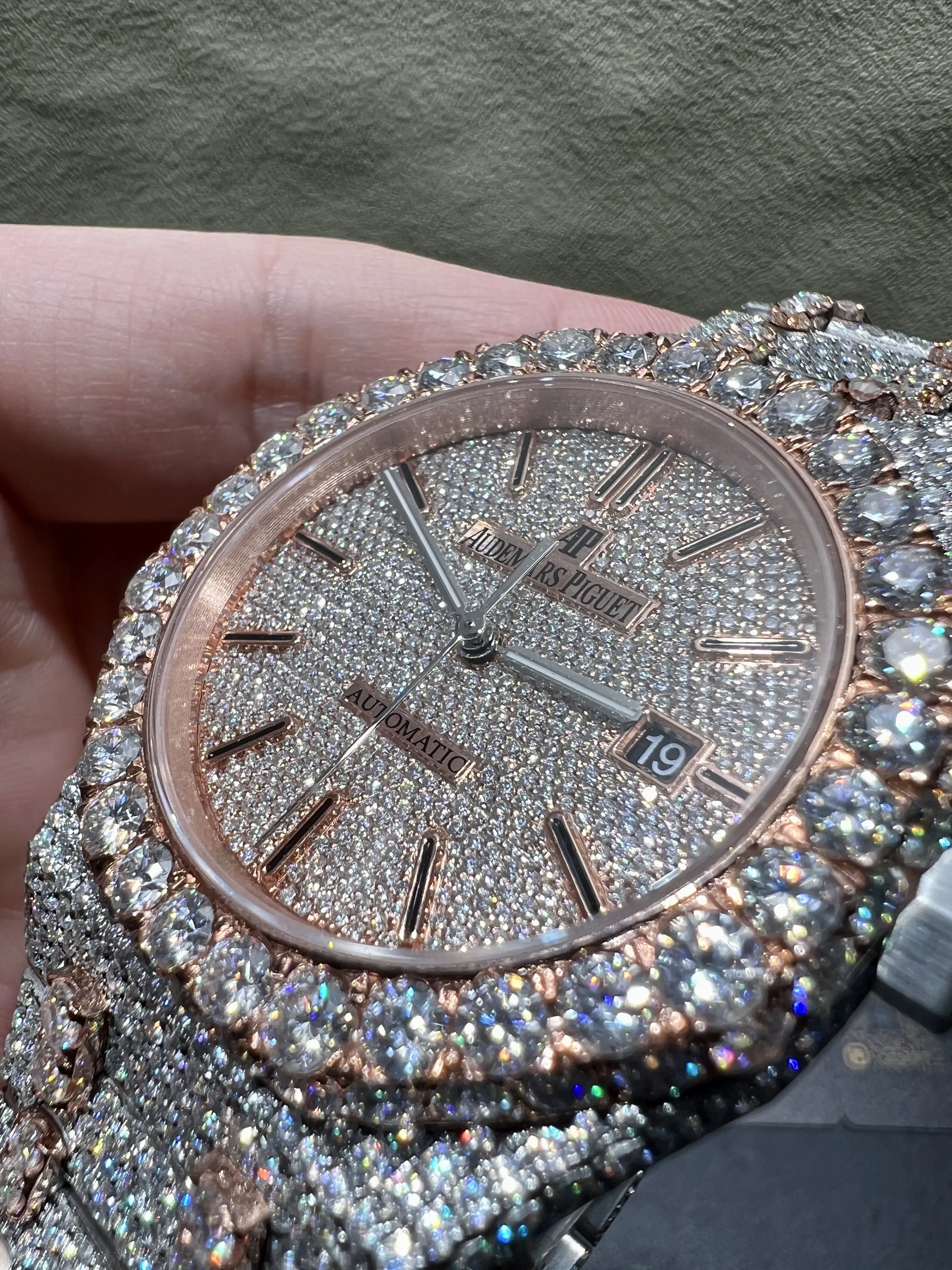 Royal Oak 15400 Full Pavé Icedout Watch D1147519317 — view 10