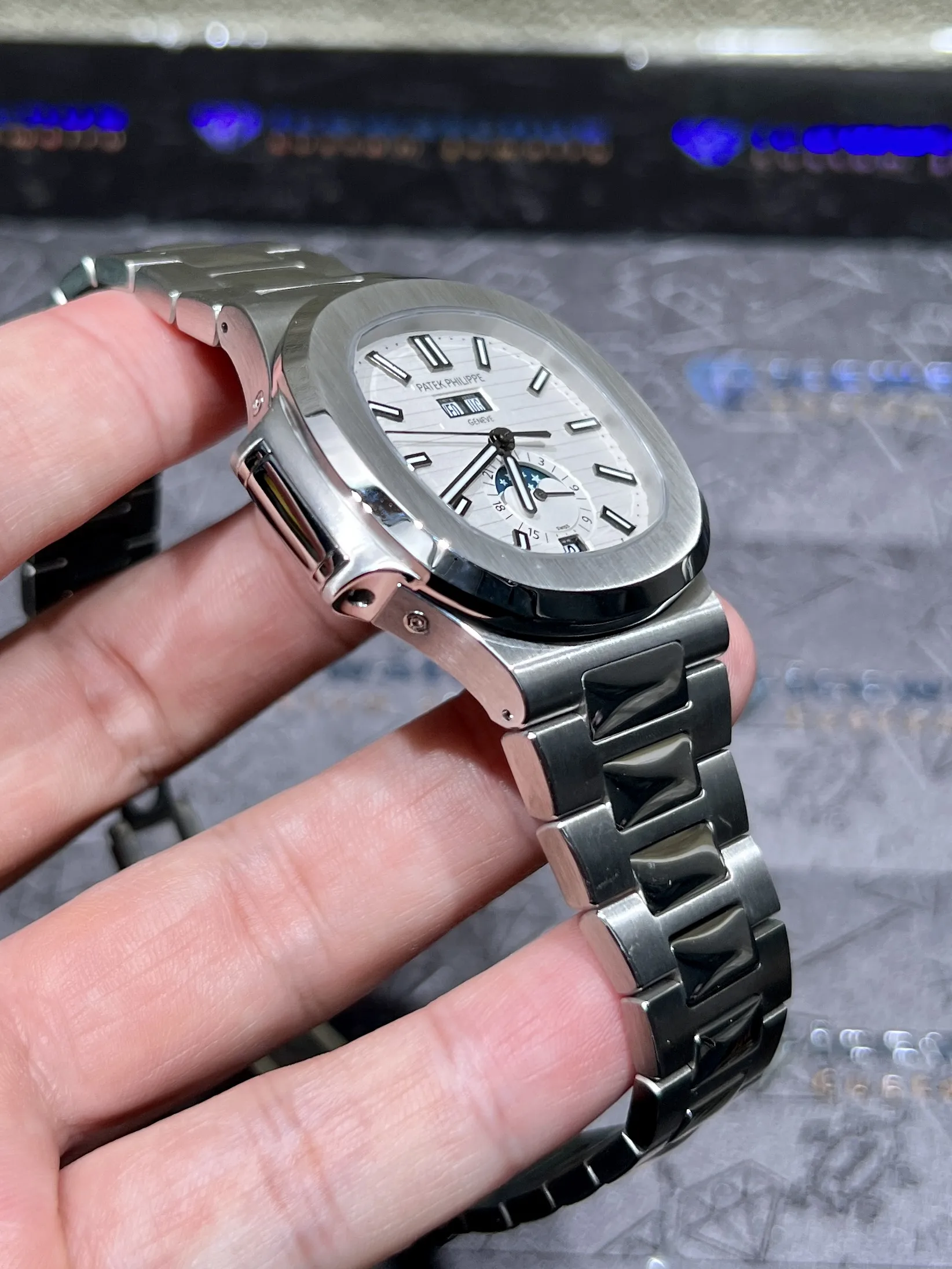 Nautilus 5726 Annual Calendar Stainless Steel Watch D531919328 — view 3