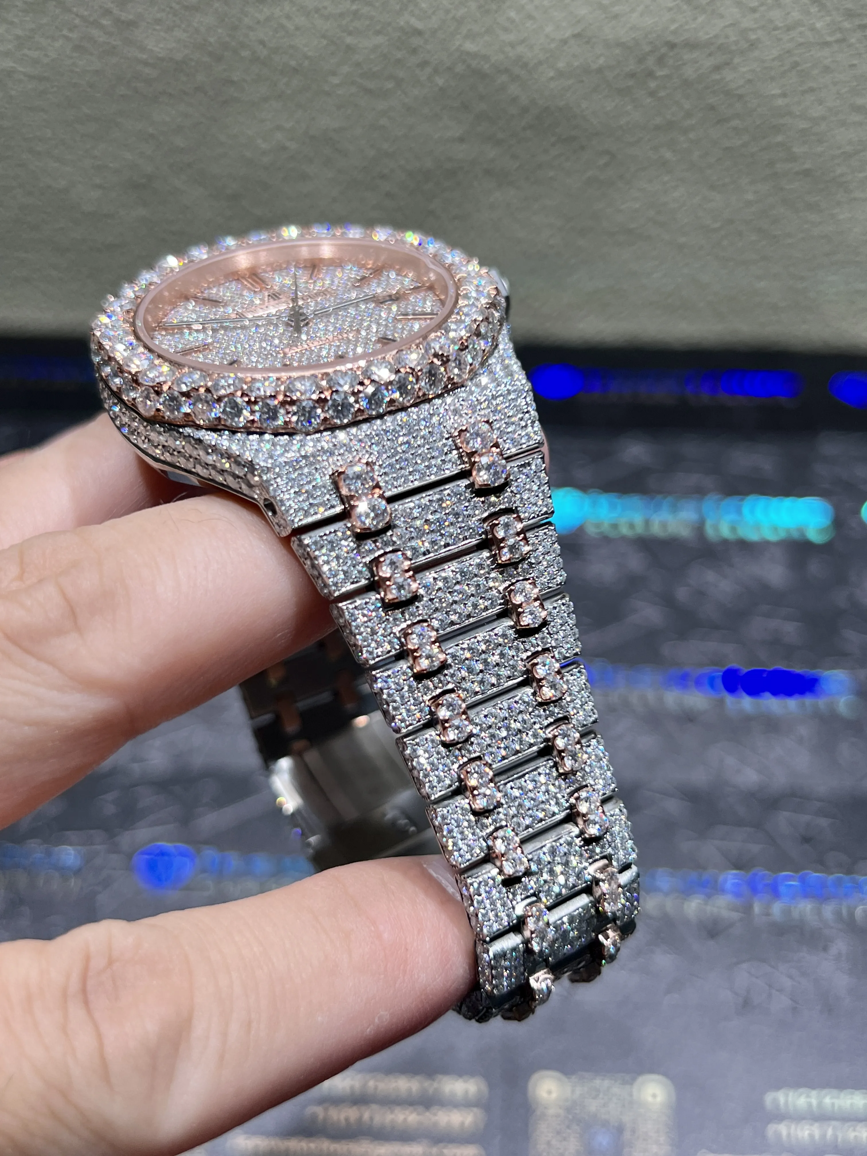 Royal Oak 15400 Full Pavé Icedout Watch D1147519317 — view 8