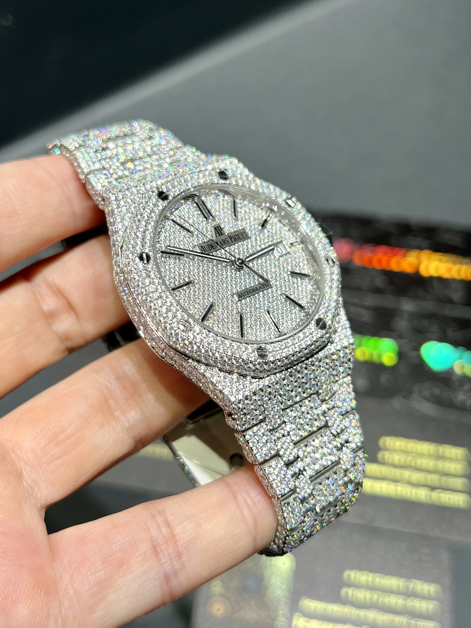 Royal Oak 15400 Full Pavé Icedout Watch D1215019318 — view 3