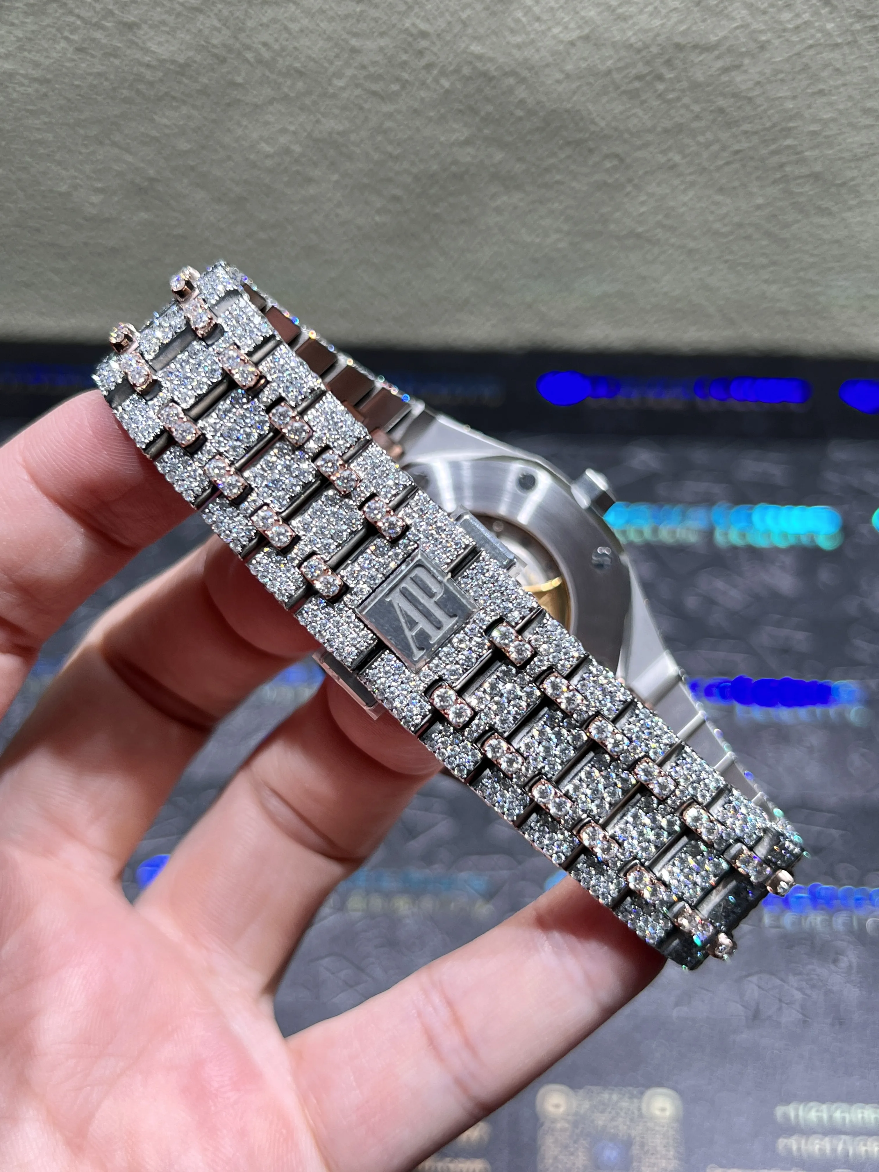 Royal Oak 15400 Full Pavé Icedout Watch D1147519317 — view 7