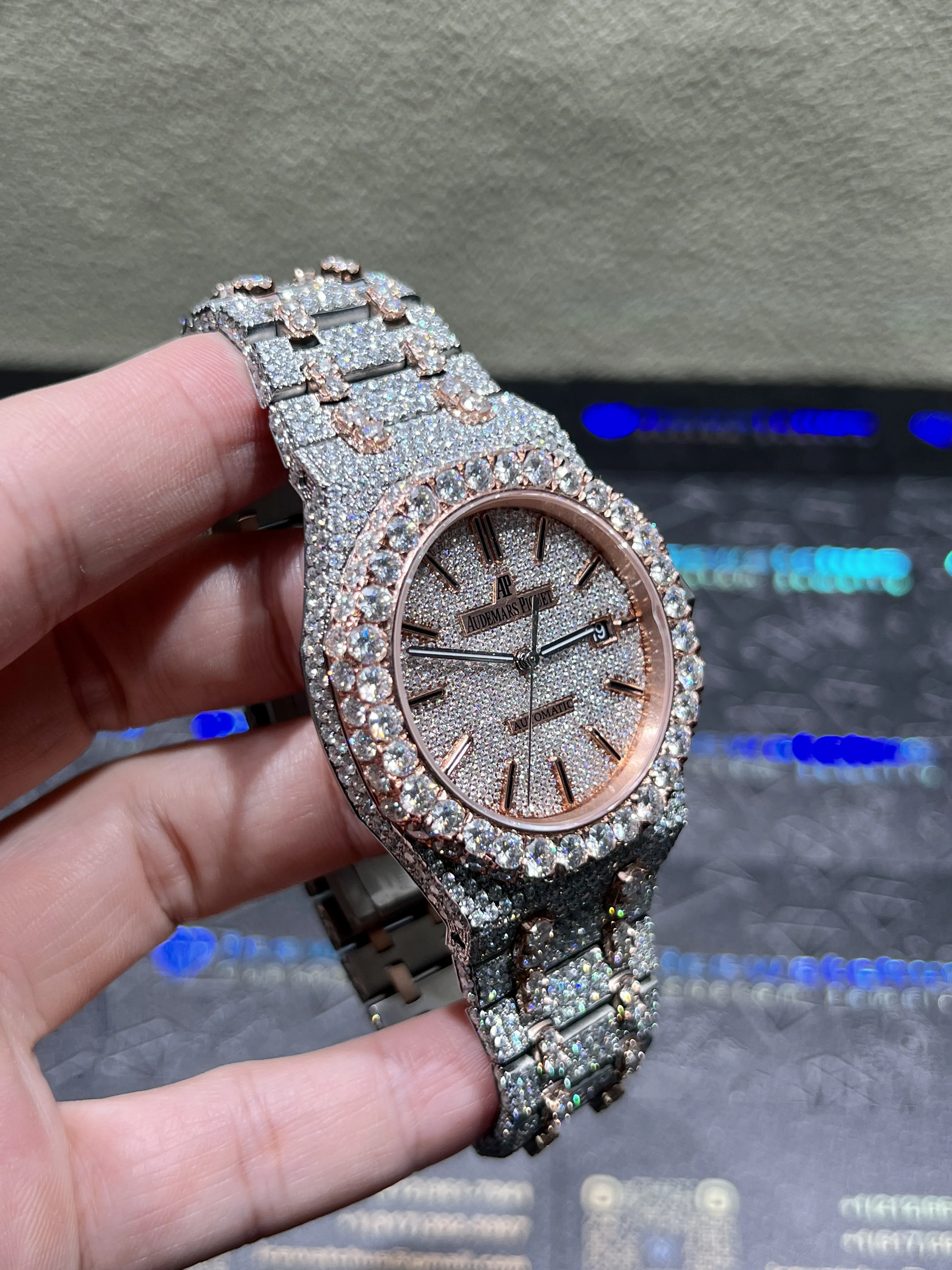Royal Oak 15400 Full Pavé Icedout Watch D1147519317 — view 3
