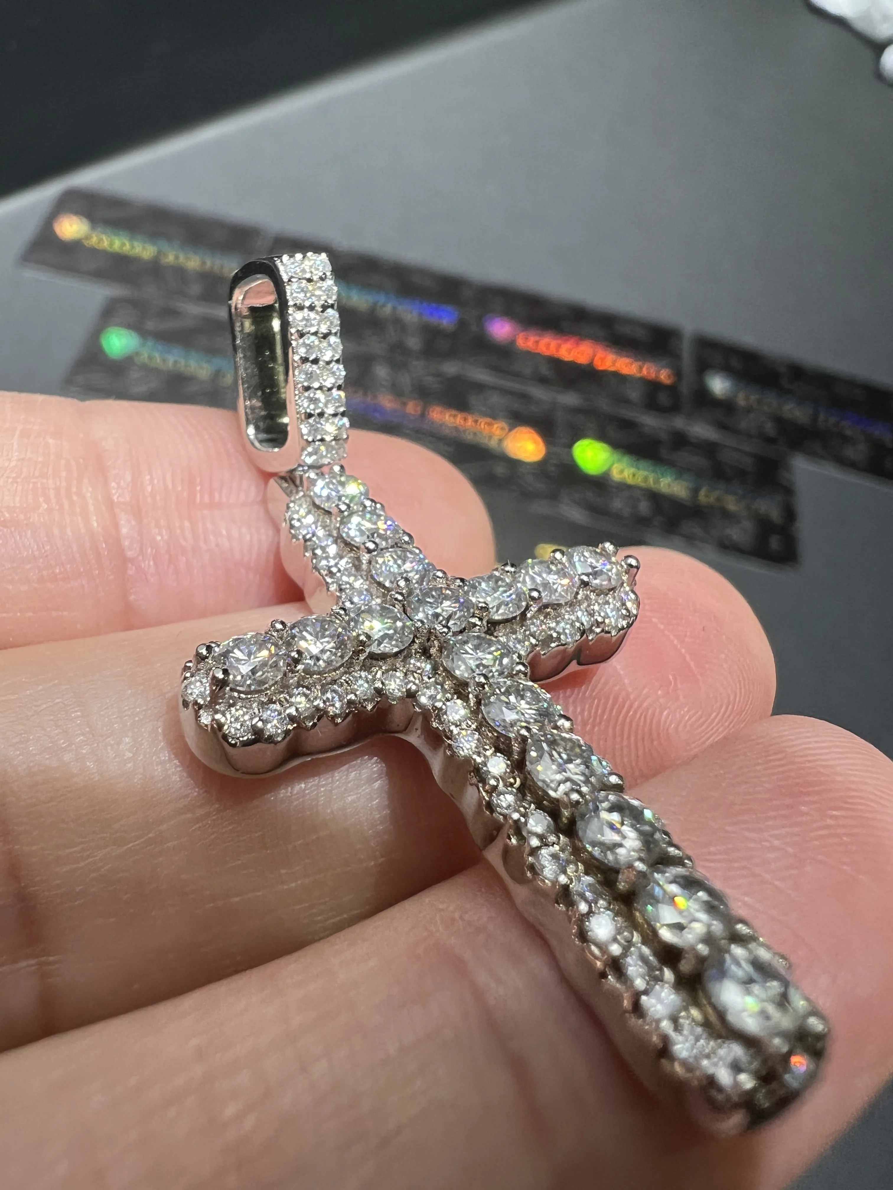 0101 Cross Pendant White 925 silver with moissanite W-1in H-2in 10g D189019337 — view 7