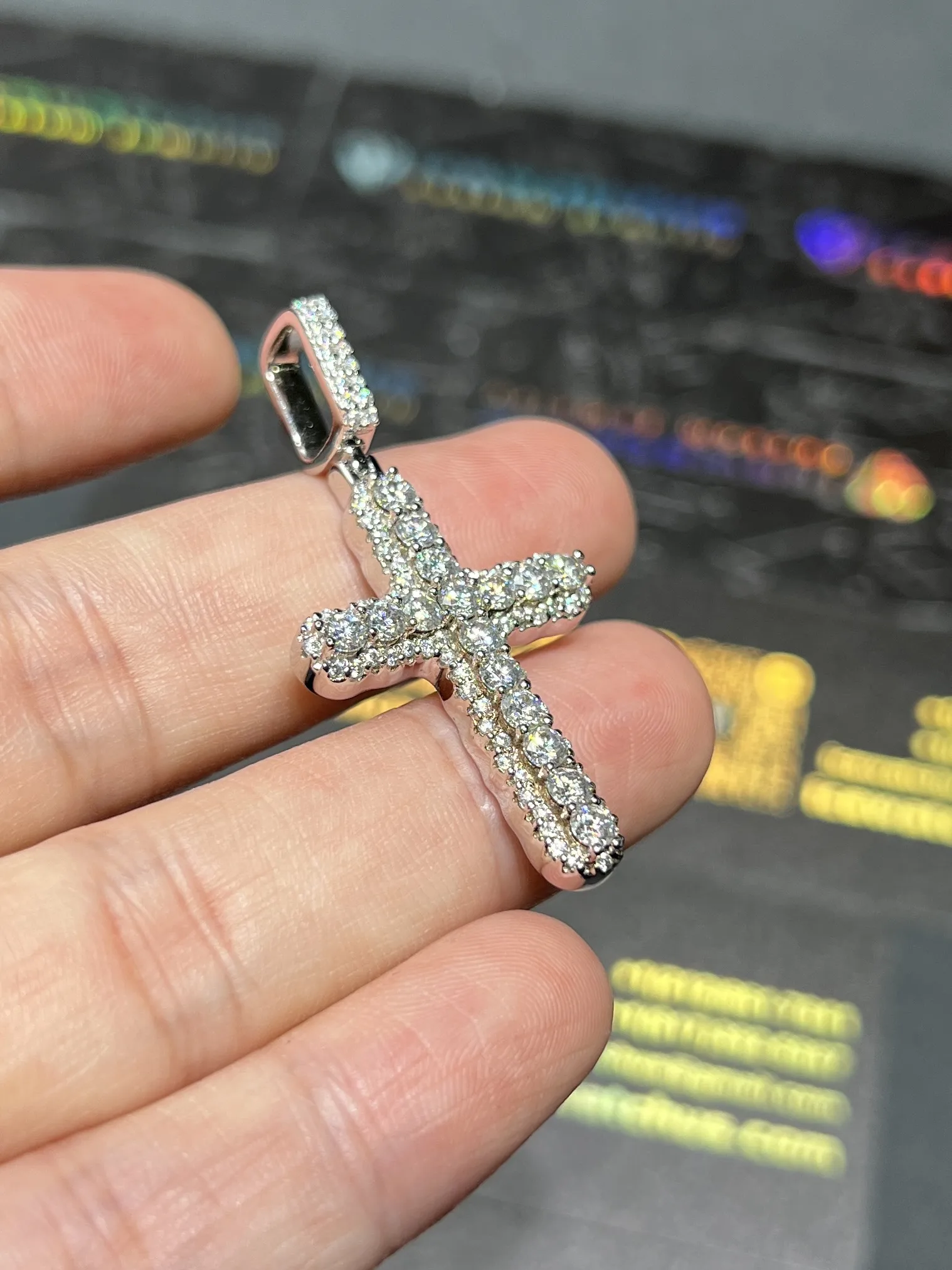 0101 Cross Pendant White 925 silver with moissanite W-1in H-2in 10g D189019337 — view 2