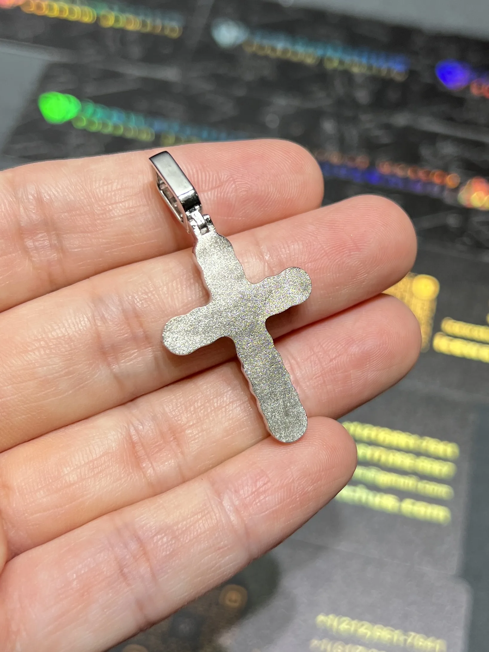 0101 Cross Pendant White 925 silver with moissanite W-1in H-2in 10g D189019337 — view 4