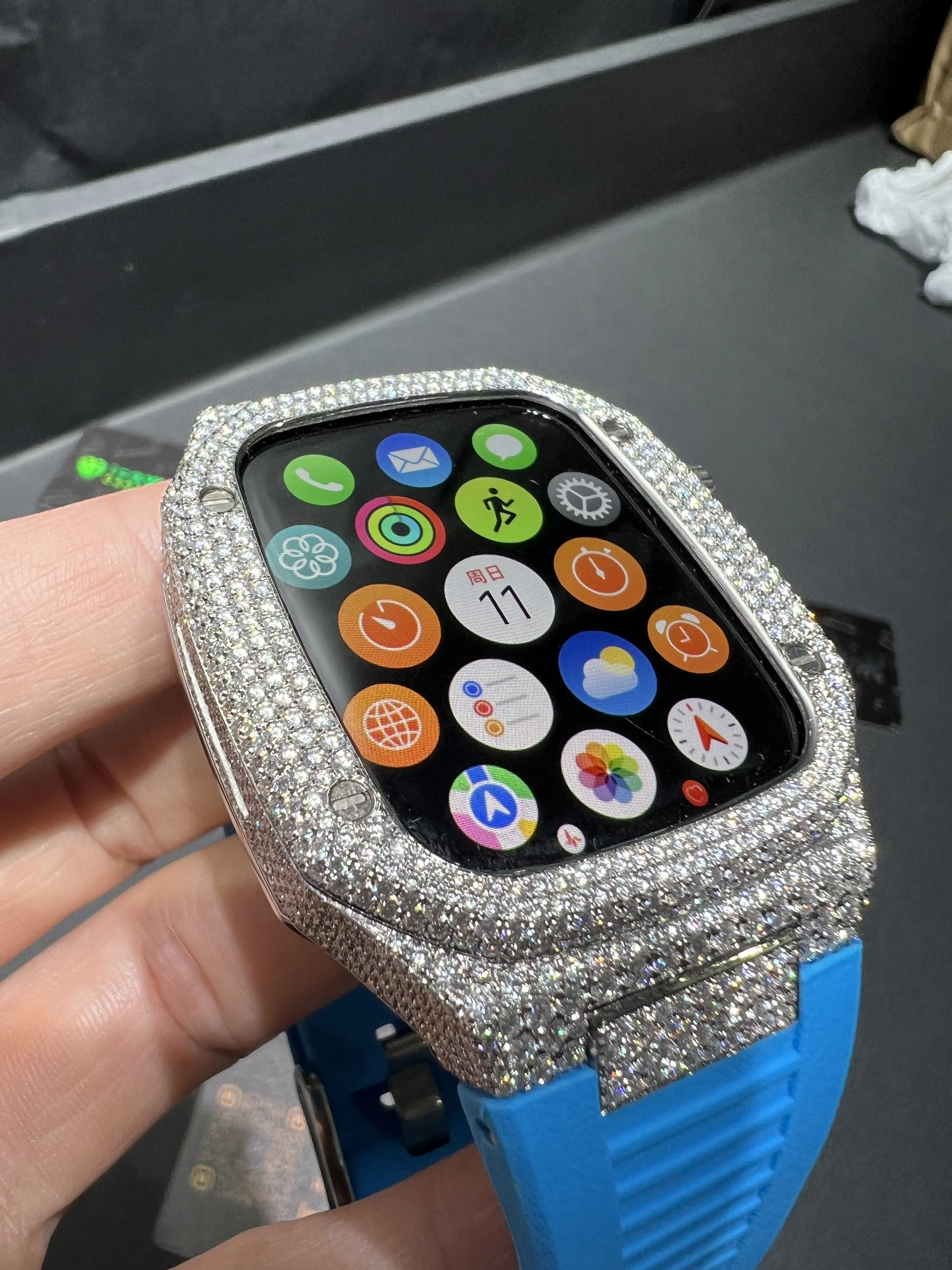 Icedout Crystal Apple Watch Case and Strap D810019342 — view 11